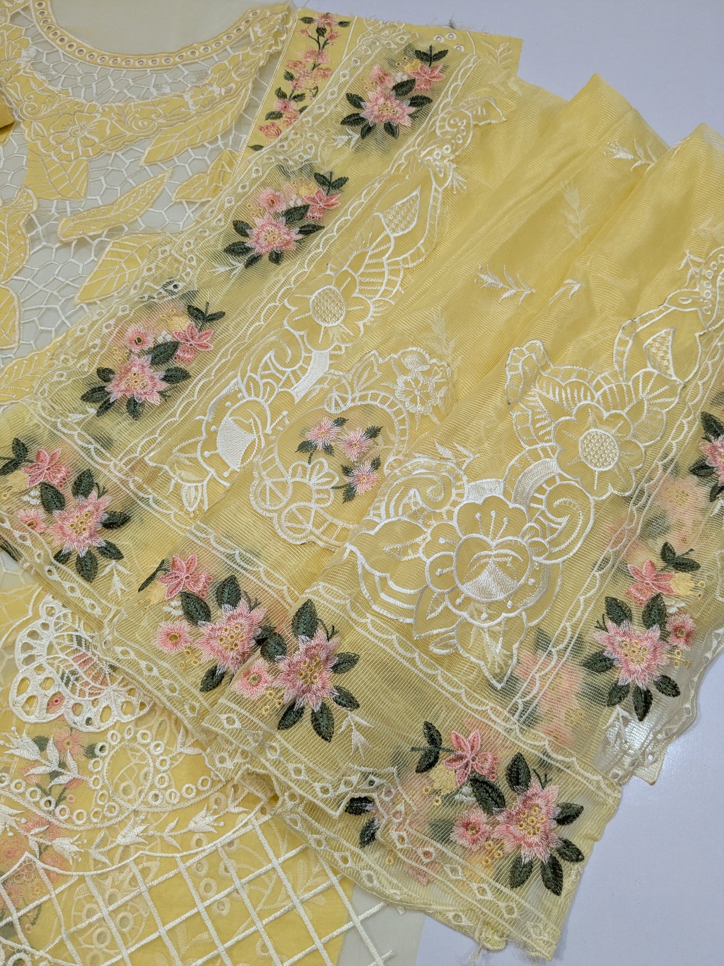 MAHNUR DAHLIA SIRENE YELLOW LUXURIOUS LAWN