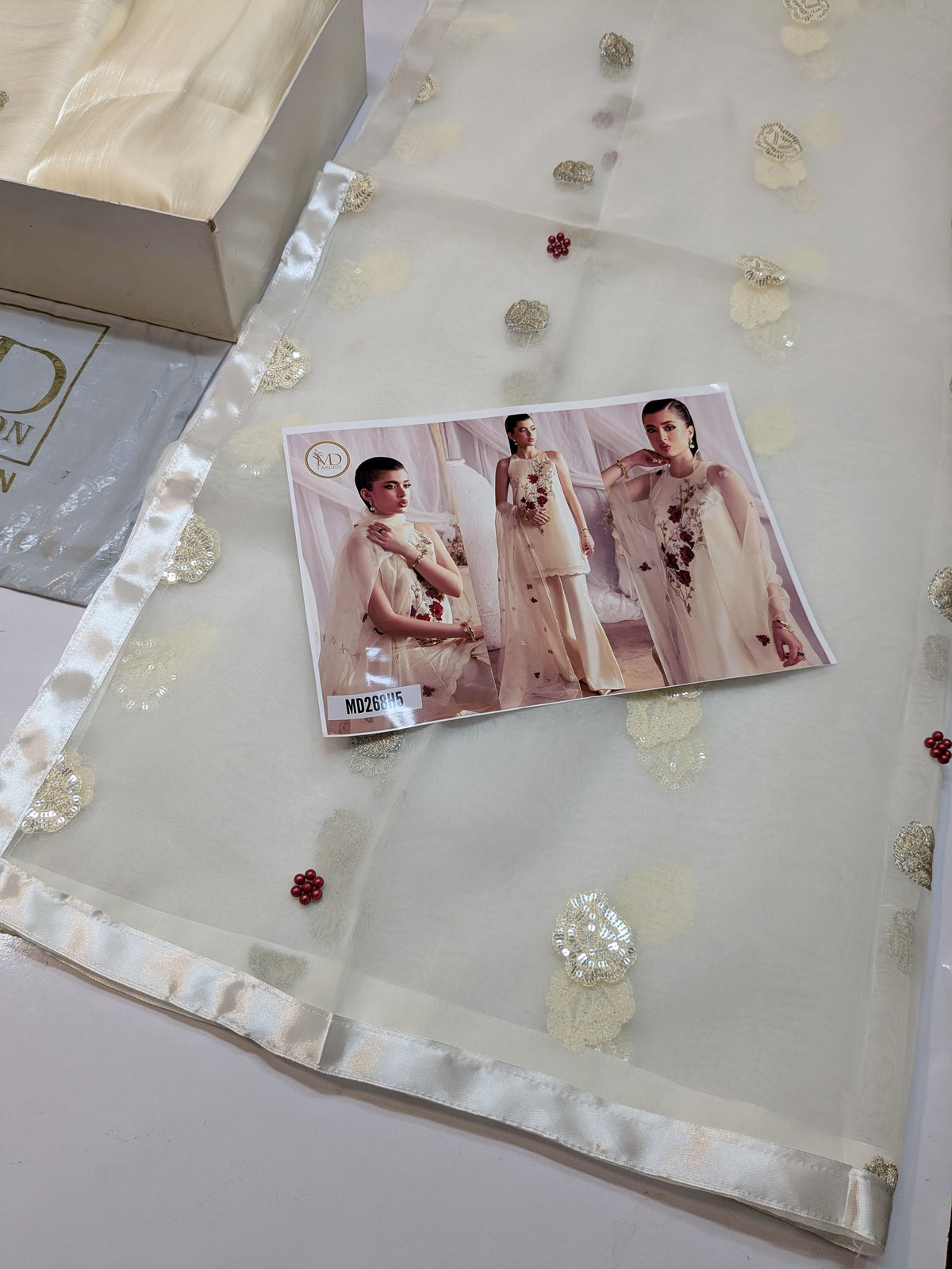 RABIA ZAHUR LAVA SILK WHITE
