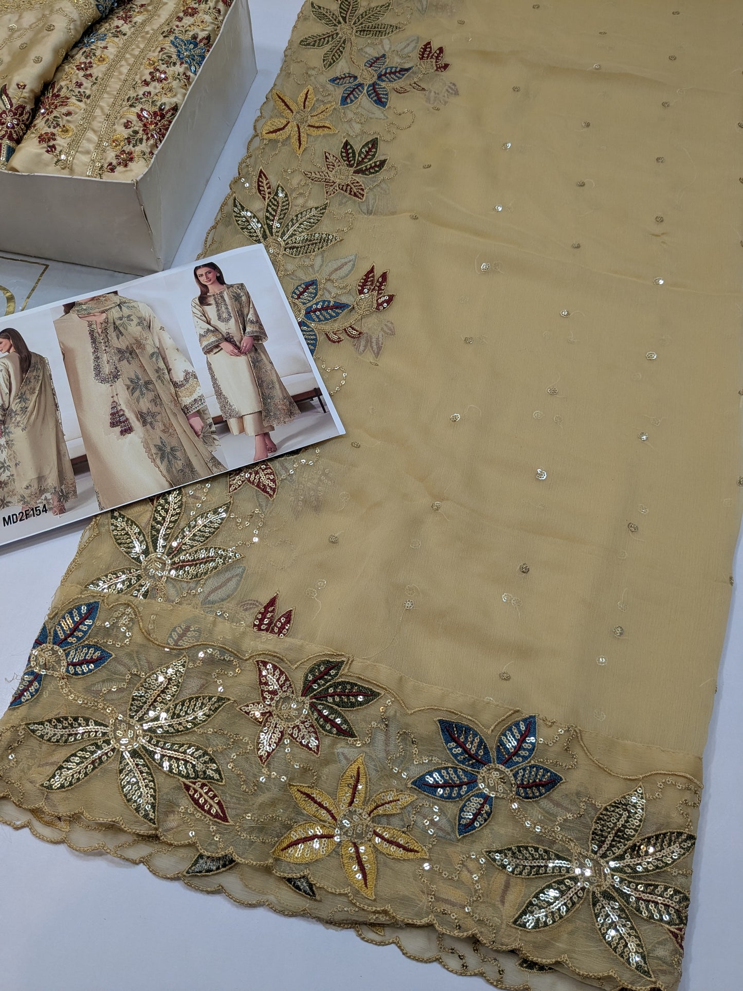 IZNIK FAWB SILK EMBROIDERED