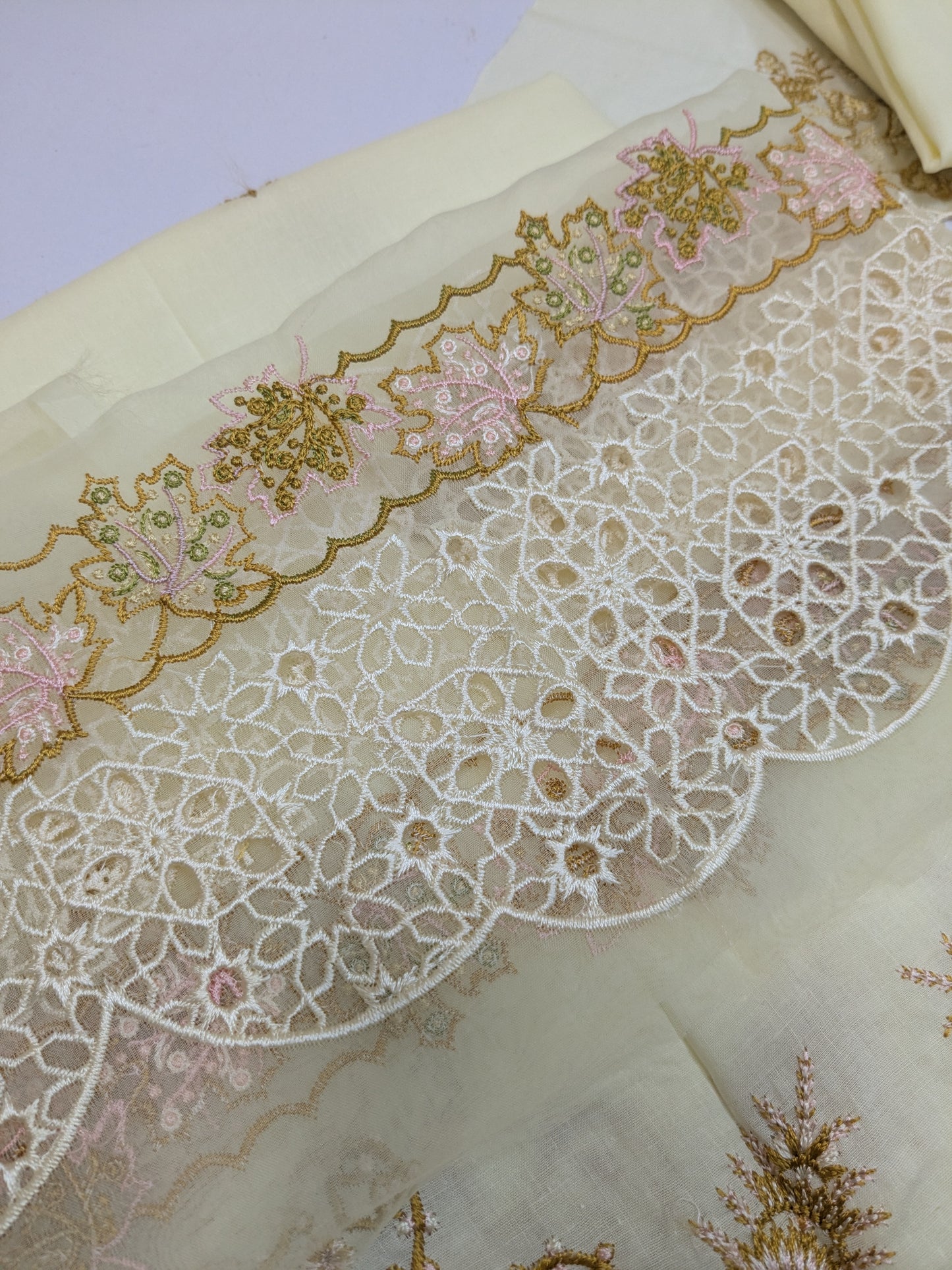 QALAMKAR SAFA SAHIL LUXURIOUS LAWN