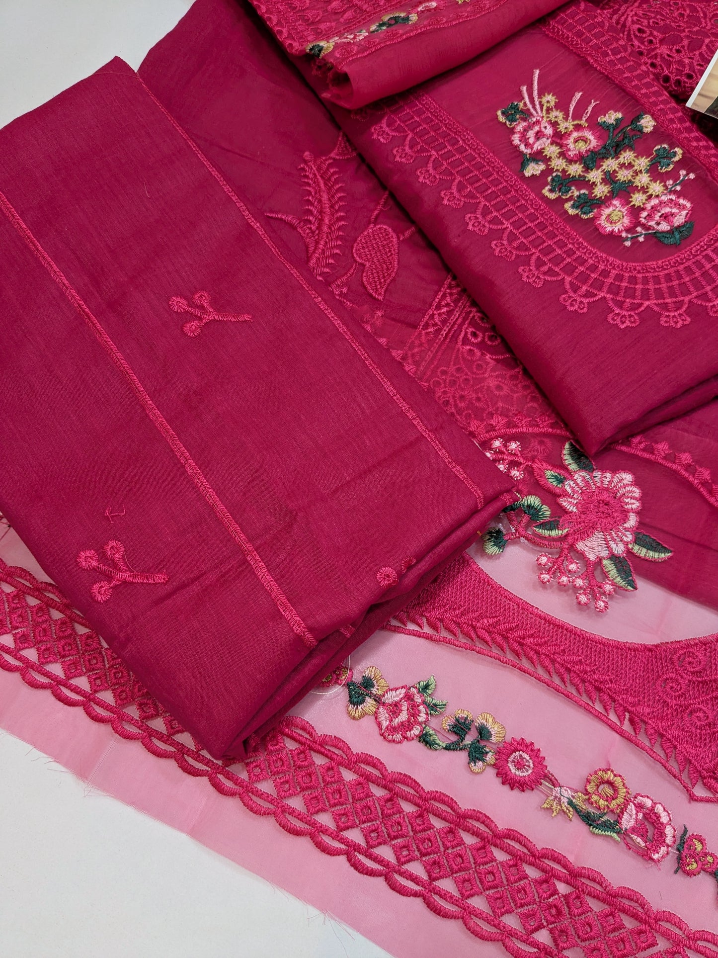 SAIRA RIZWAN HANIA CHIKENKARI EMBROIDERED LAWN