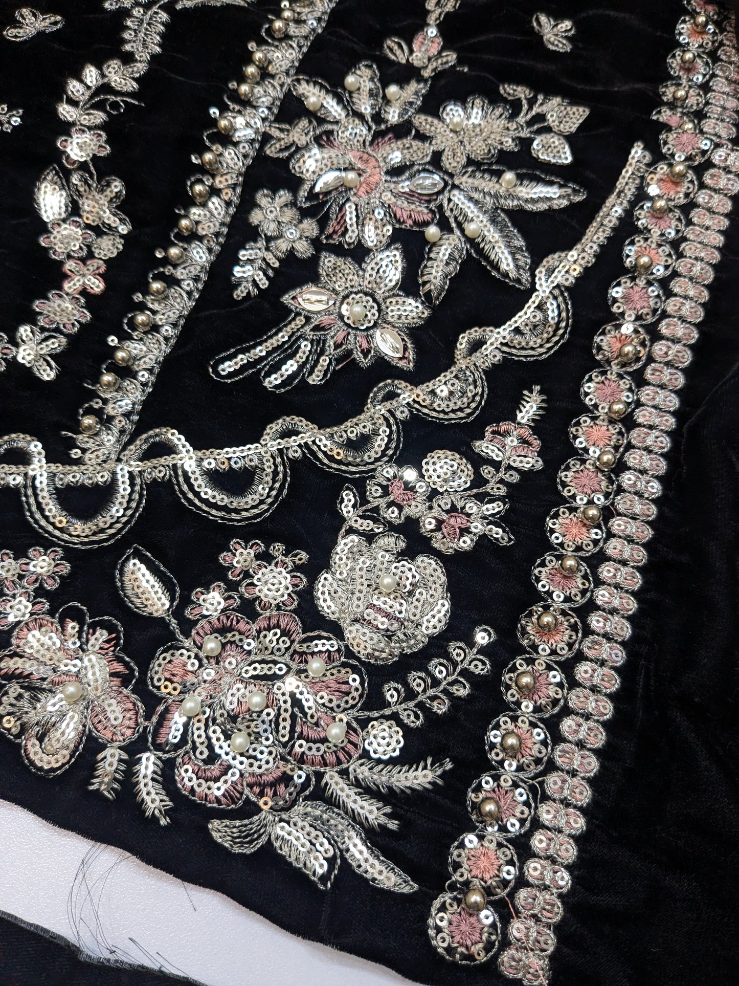 Aneela Sumbul Black Velvet Luxurious Look