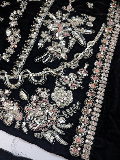 Aneela Sumbul Black Velvet Luxurious Look