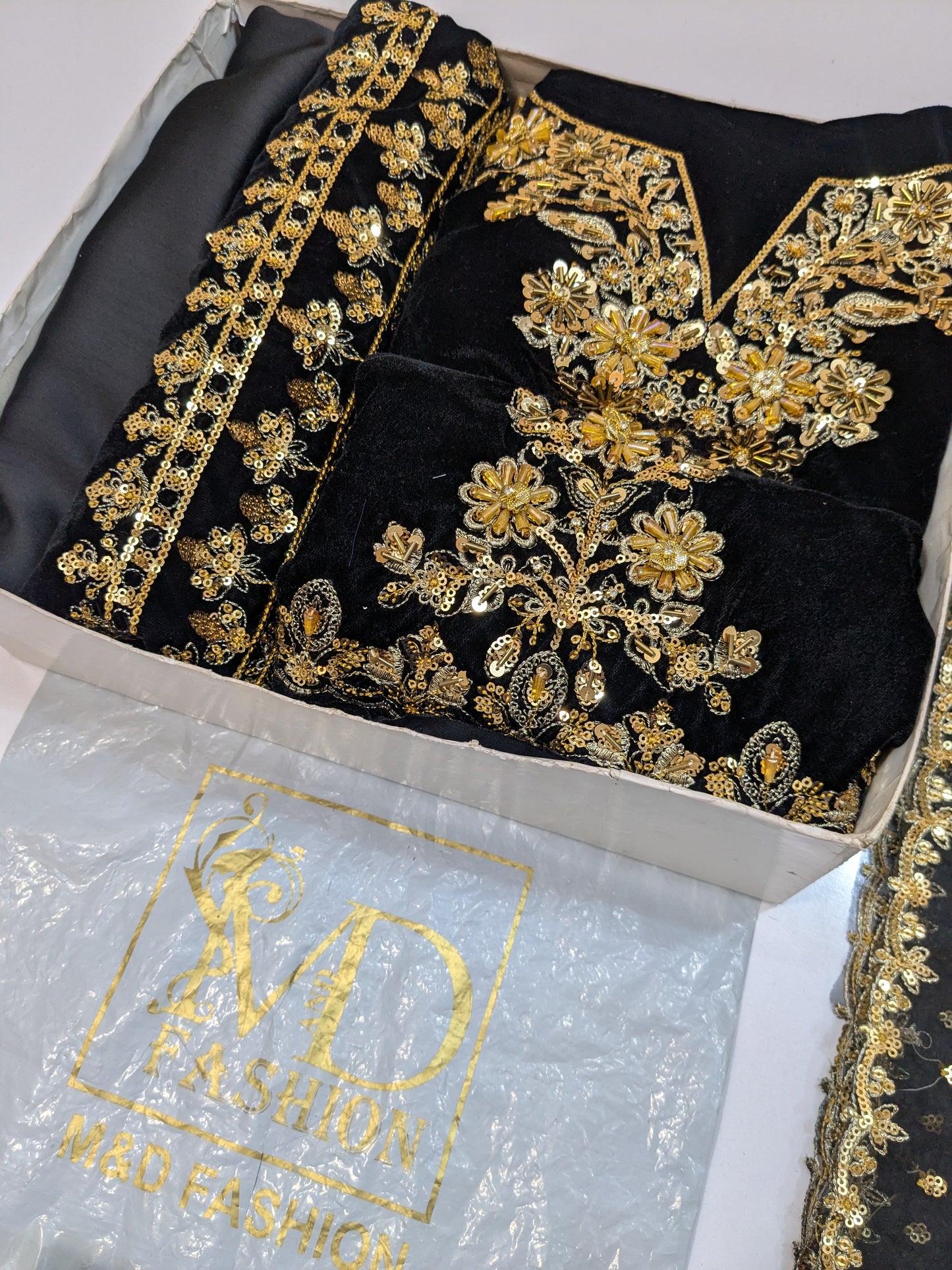 BAROQUE BLACK HAND EMBELLISHED VELVET 3PC