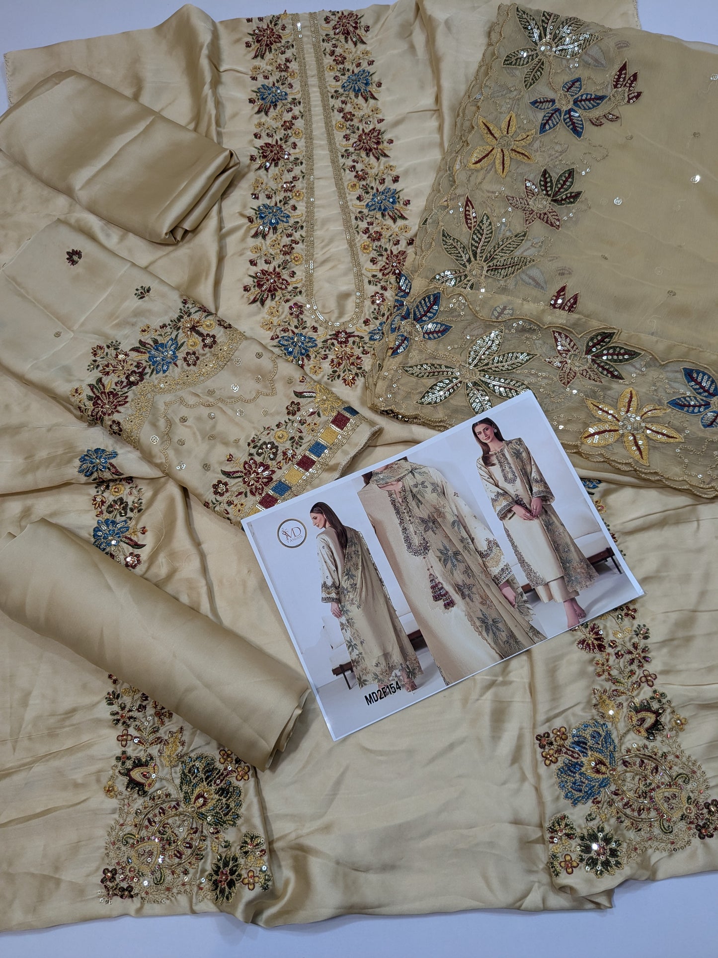 IZNIK FAWB SILK EMBROIDERED