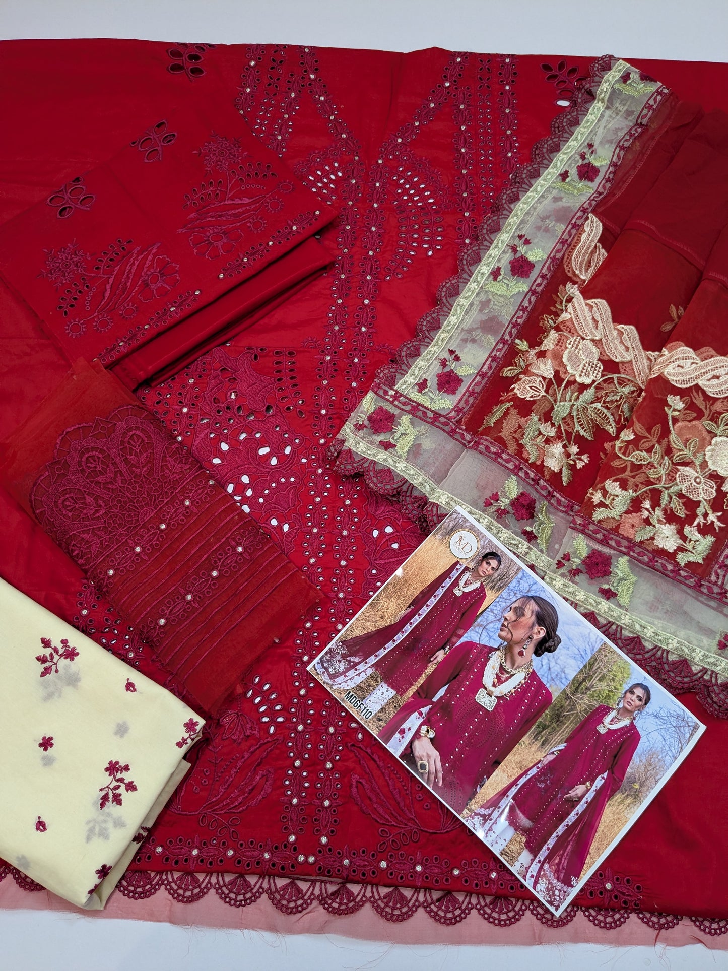 SAIRA SHAKIRA SHAMS CHIKENKARI LAWN RED WHITE