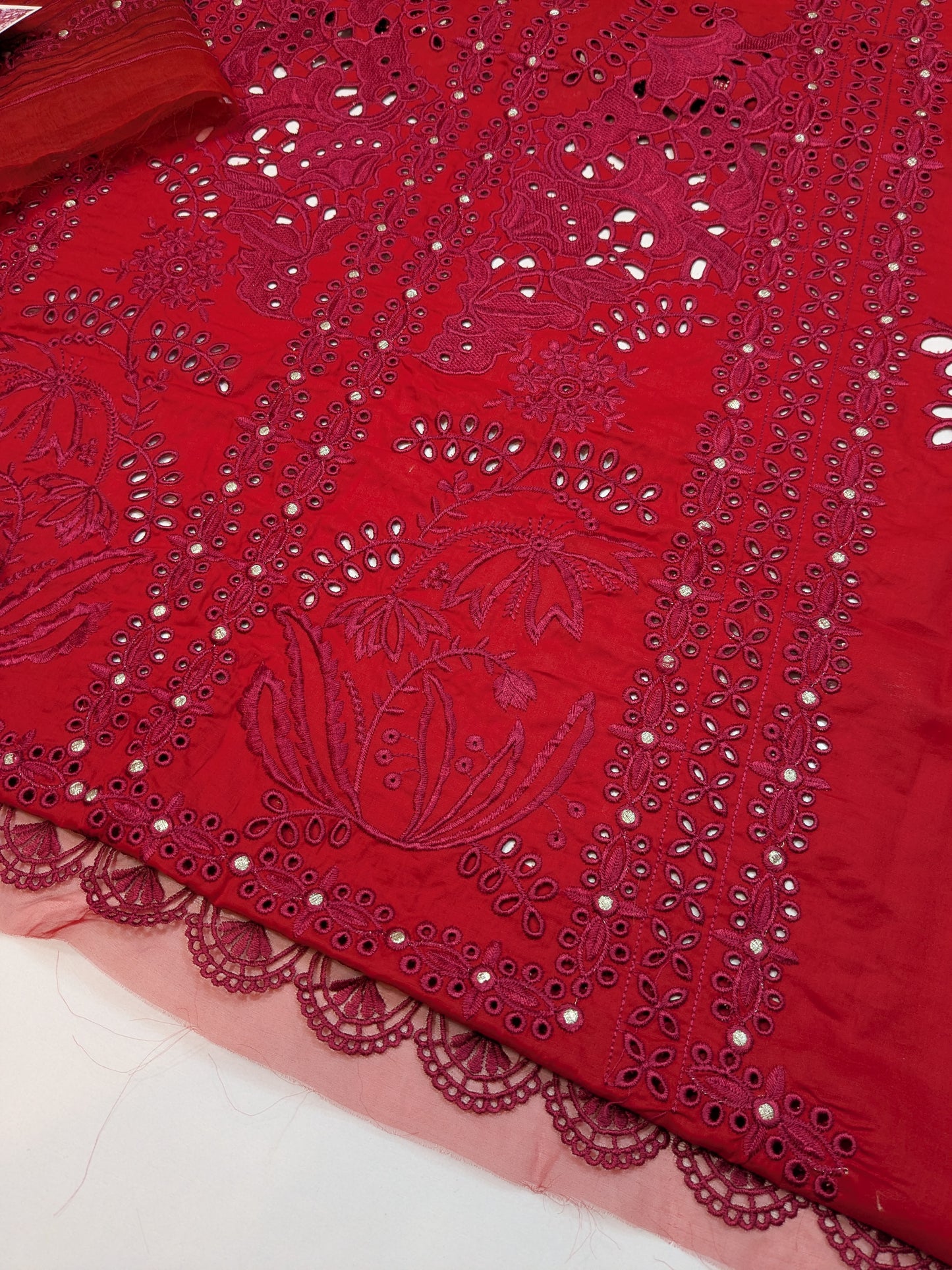 SAIRA SHAKIRA SHAMS CHIKENKARI LAWN RED WHITE