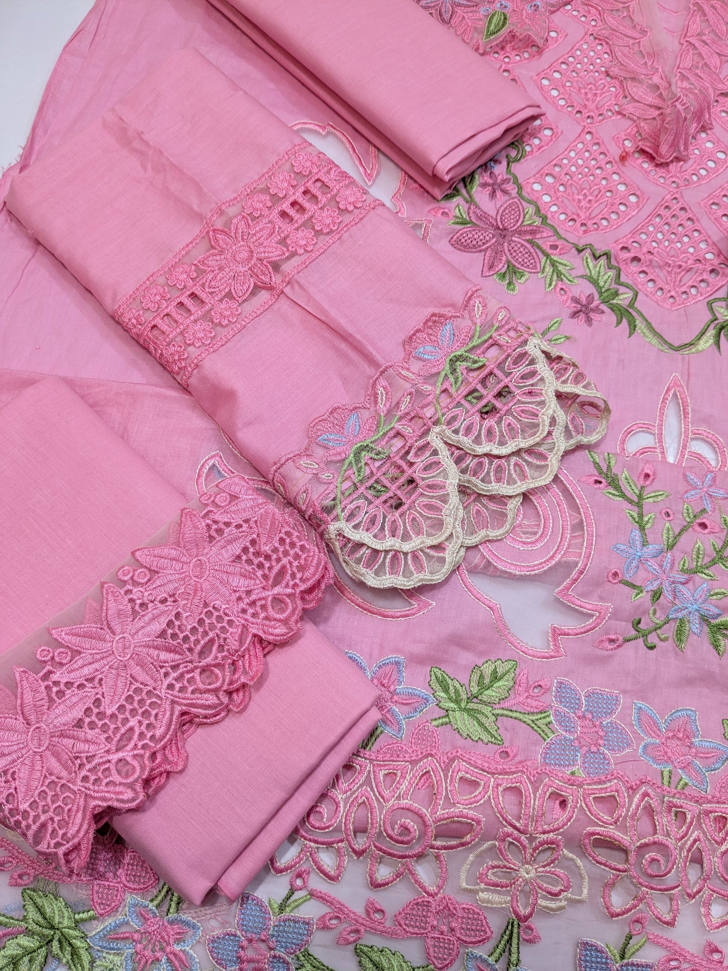 RANG RASIYA NATALIA ROSE PINK LUXURY CHIKANKARI LAWN 3 PIECE