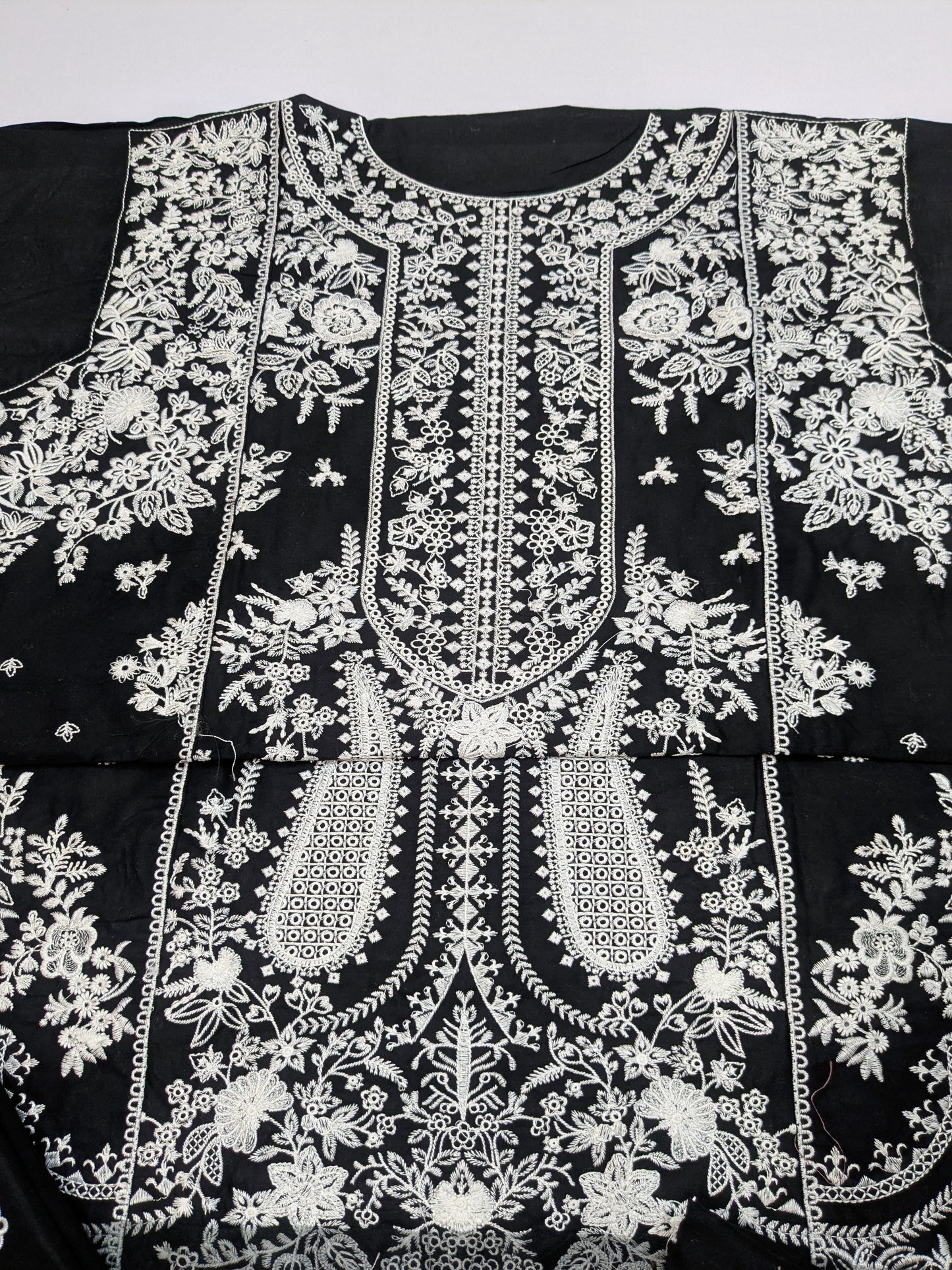 HUSSAIN REHAR LUXURIOUS LAWN CHIKENKARI SHAMS