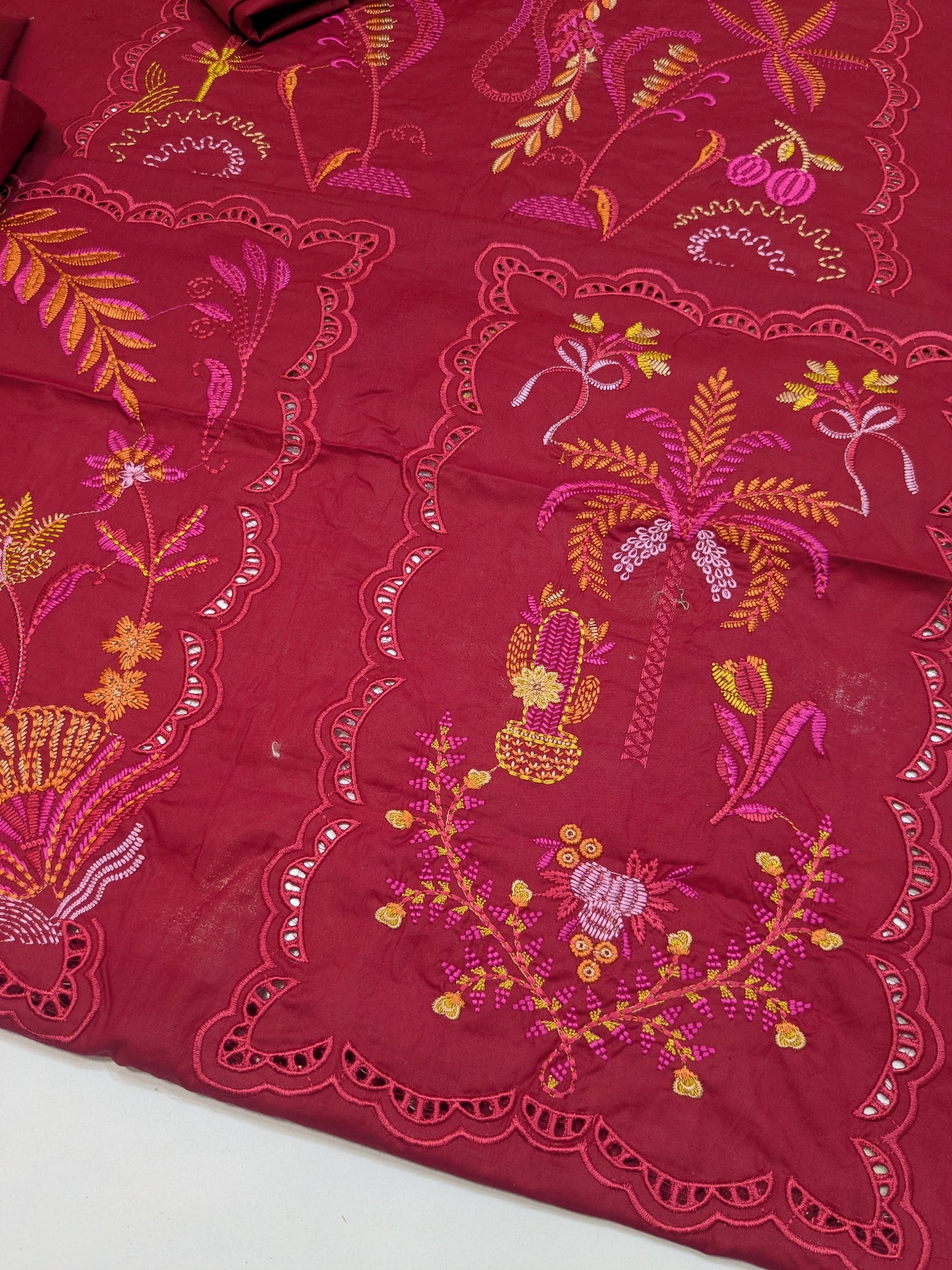 CRIMSON BEAUTY IN BLOOM D3A LUXURIOUS LAWN