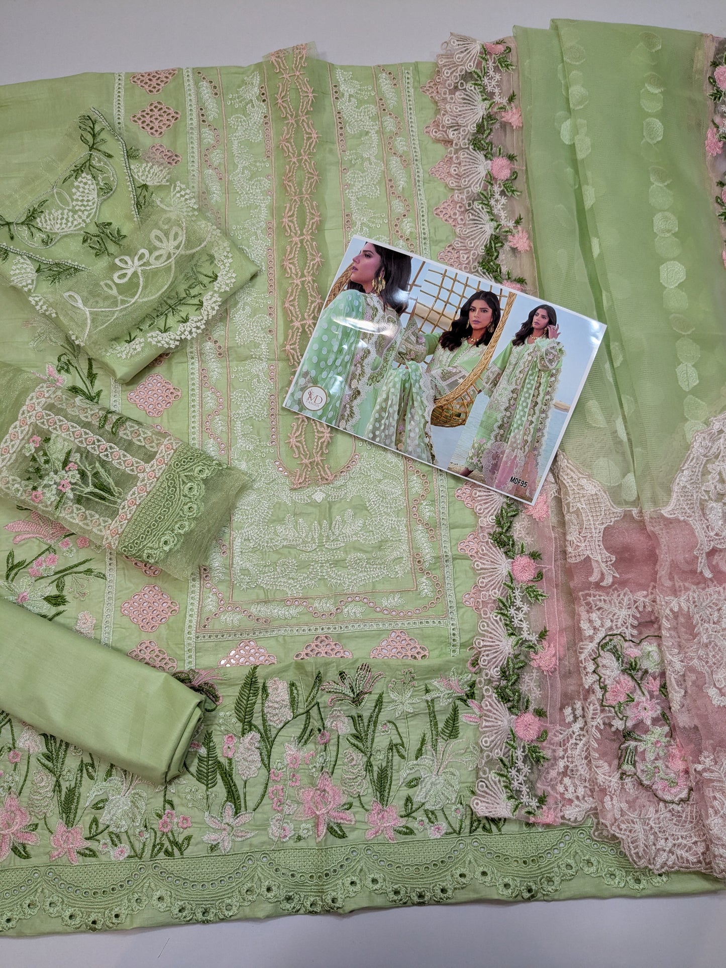 CRIMSON  SEAFOAM GREEN LUXURY LAWN DIL DUPPATA