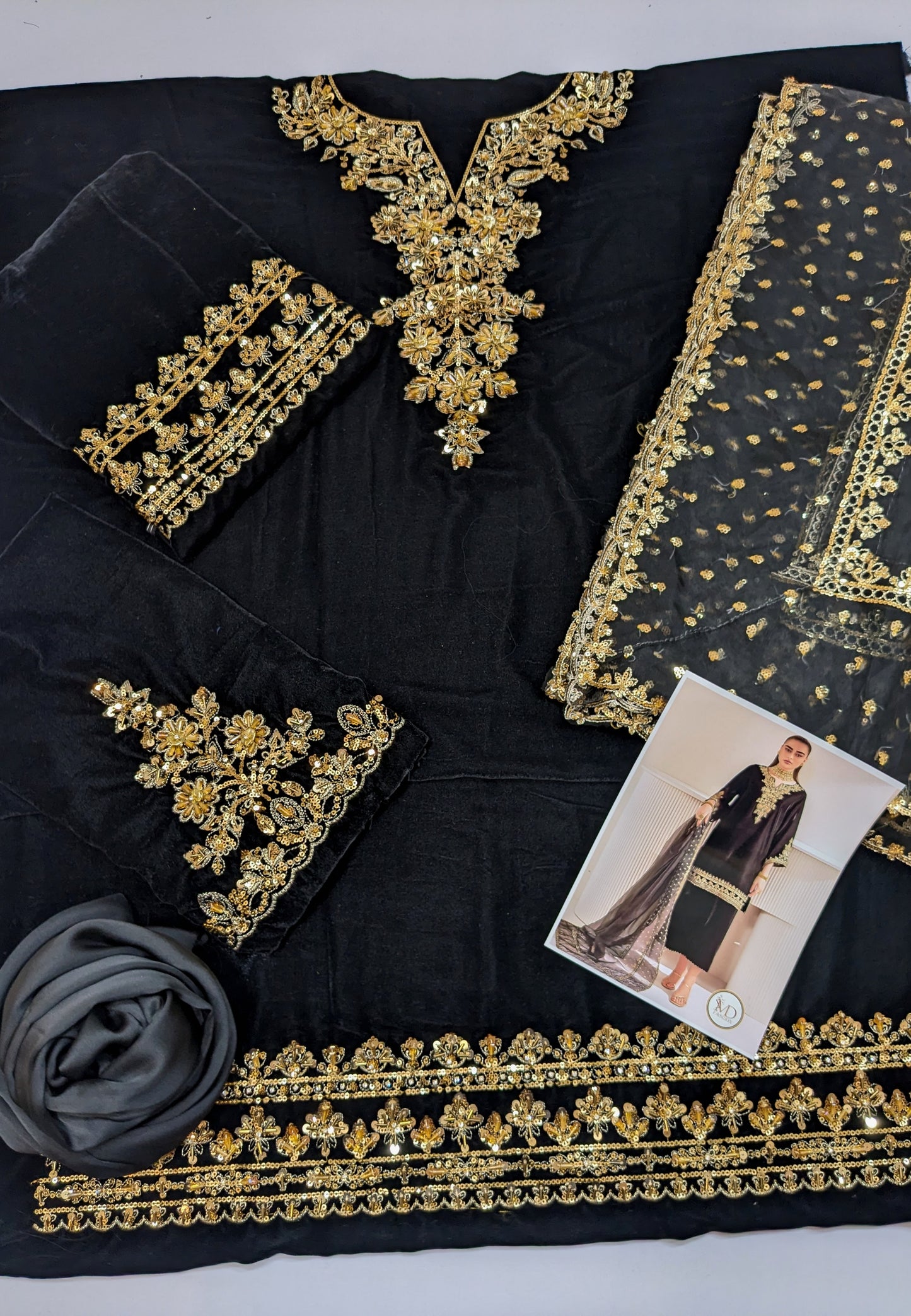 BAROQUE BLACK HAND EMBELLISHED VELVET 3PC