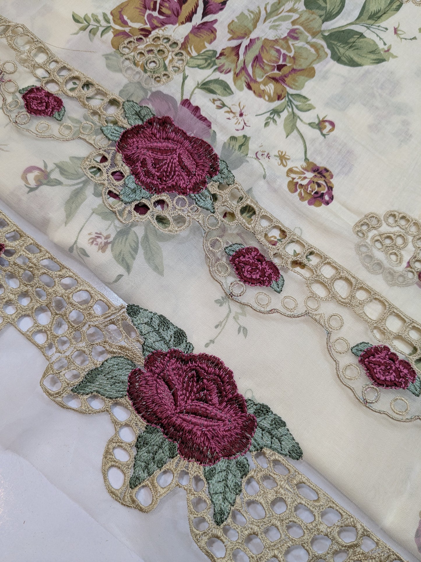 IZNIK CHIKENKARI EMB LAWN ROSE PRINT