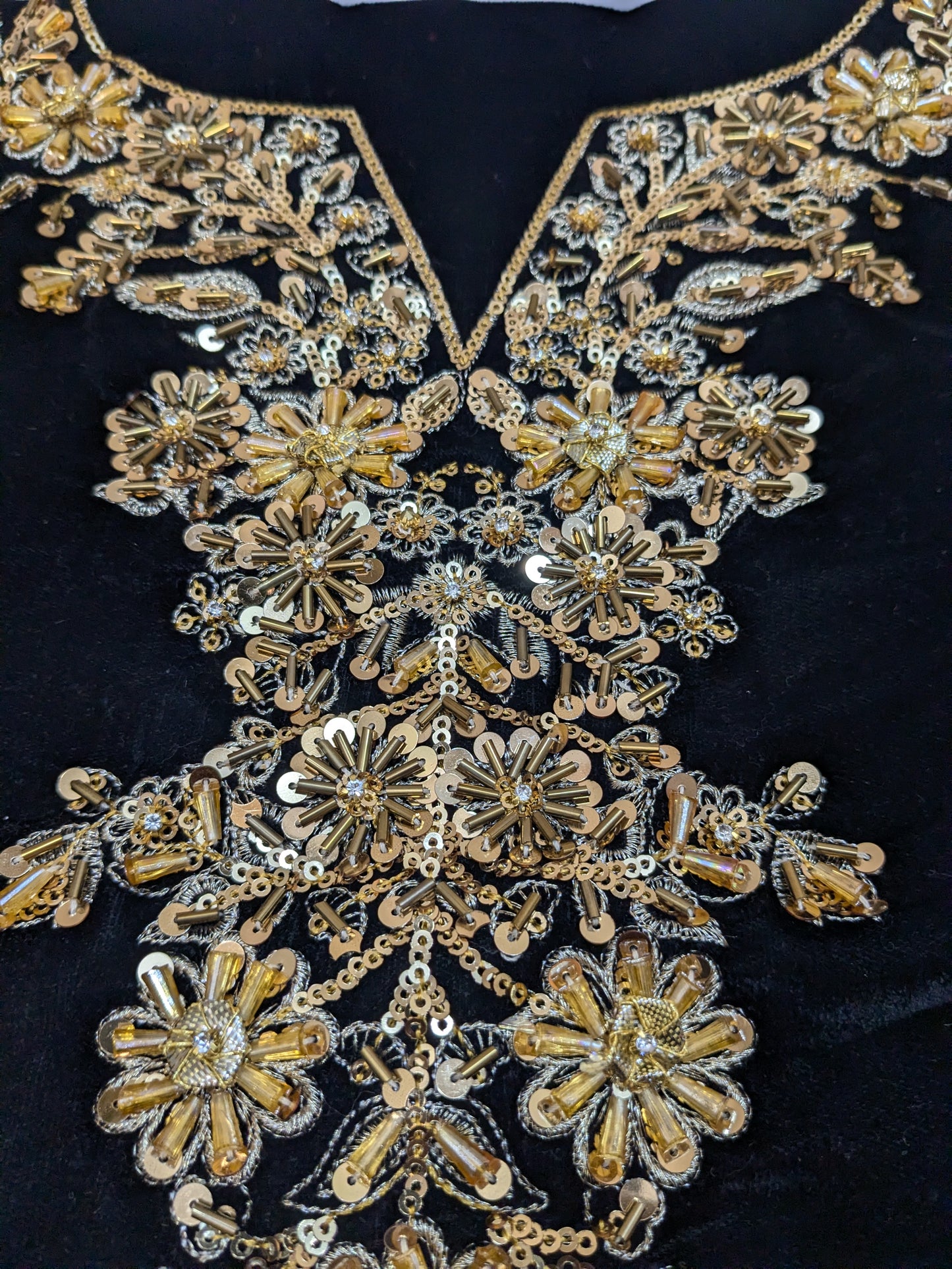 BAROQUE BLACK HAND EMBELLISHED VELVET 3PC