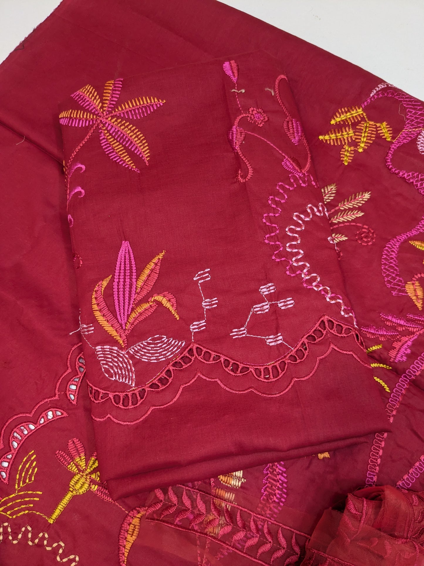 CRIMSON BEAUTY IN BLOOM D3A LUXURIOUS LAWN