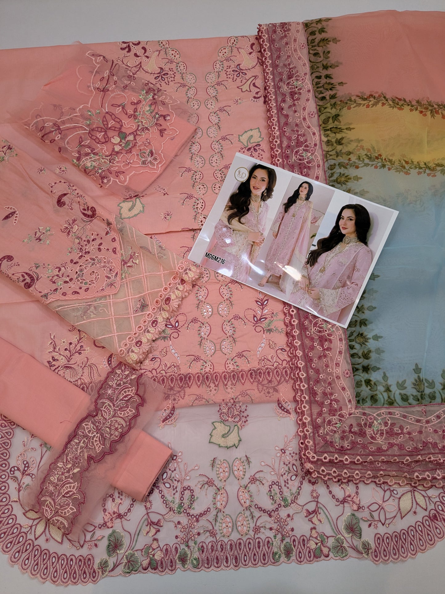 QALAMKAR HANIYA SAHIL KINARAY LUXURIOUS LAWN