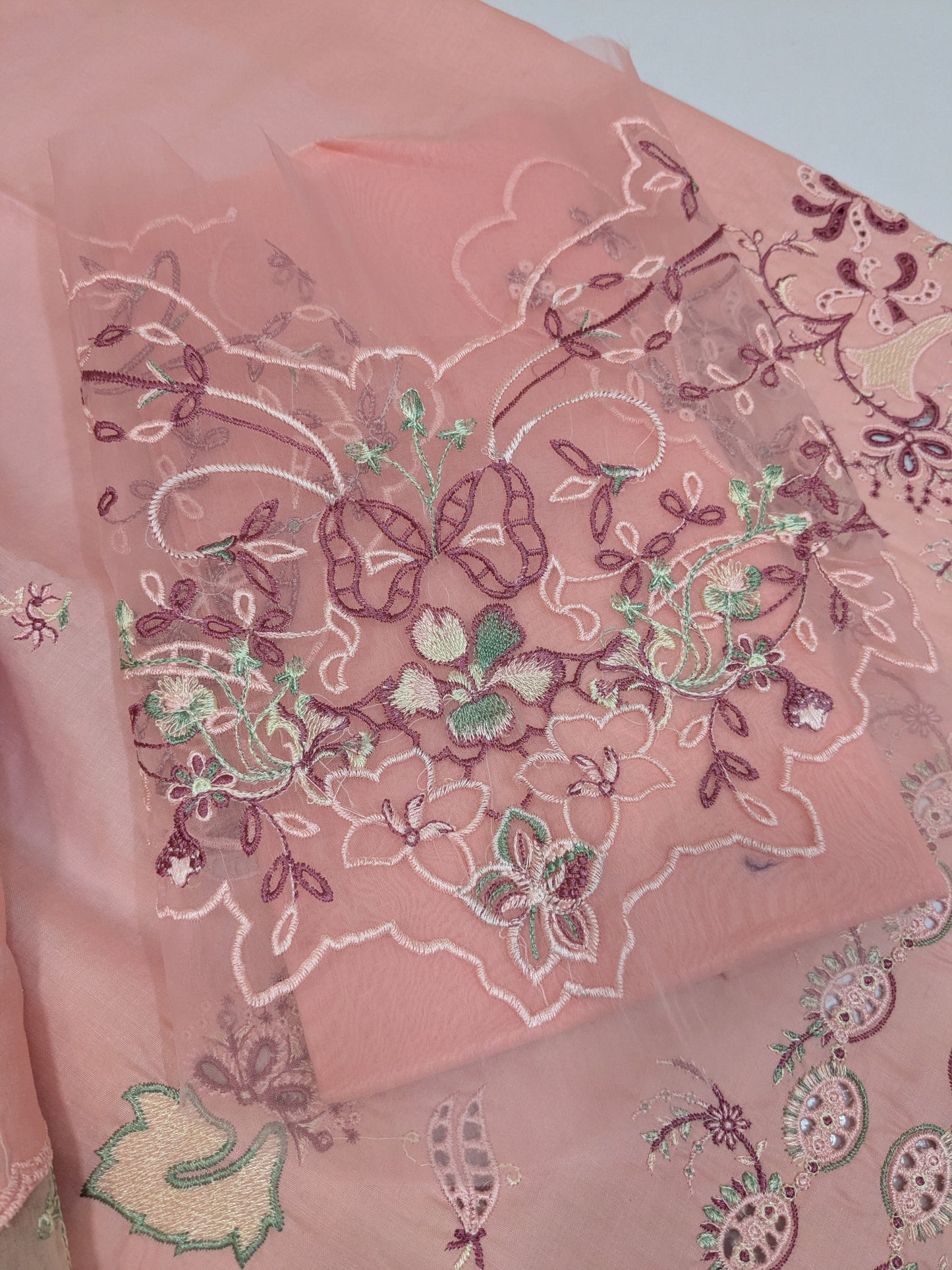 QALAMKAR HANIYA SAHIL KINARAY LUXURIOUS LAWN
