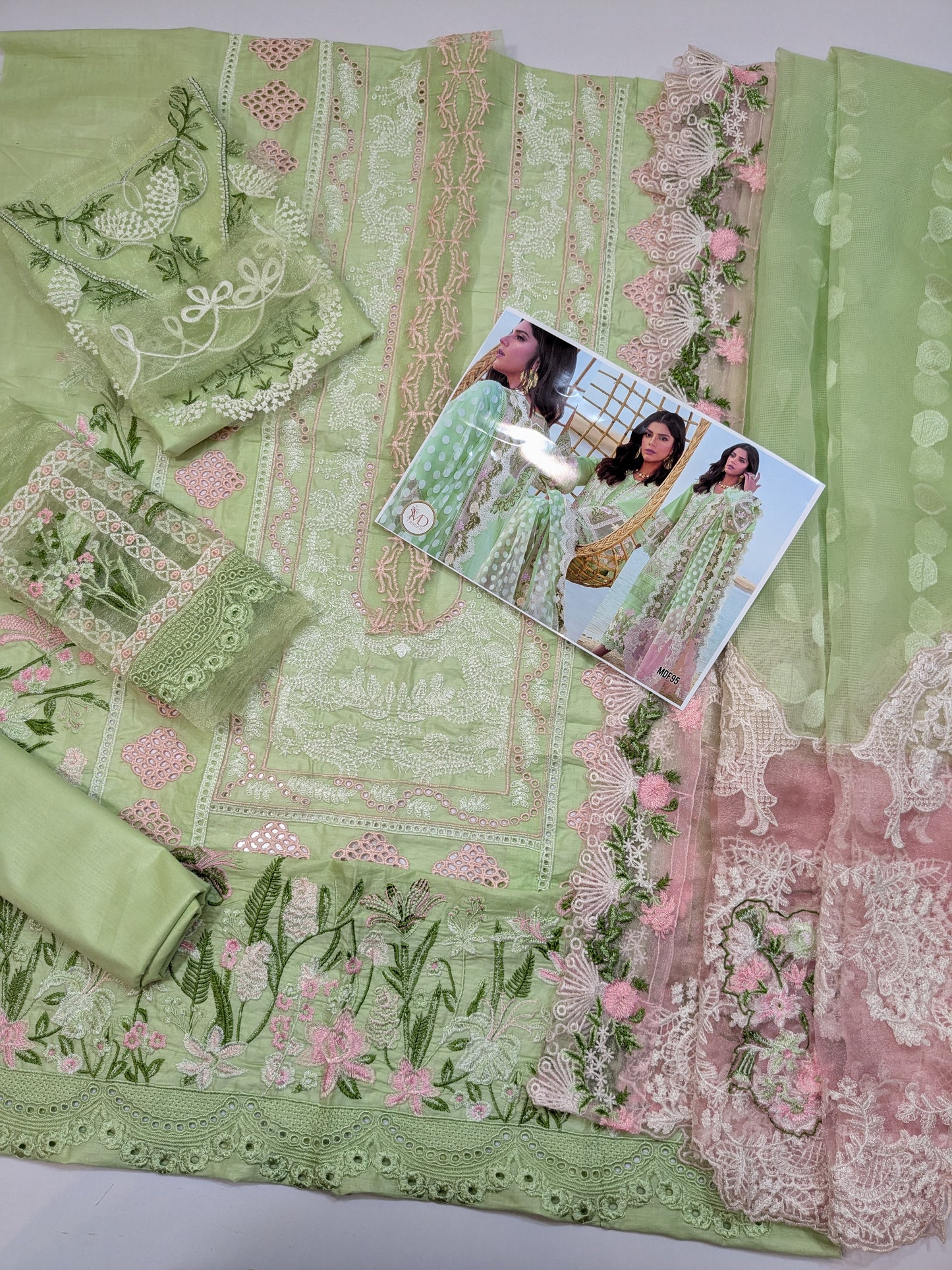 CRIMSON  SEAFOAM GREEN LUXURY LAWN DIL DUPPATA