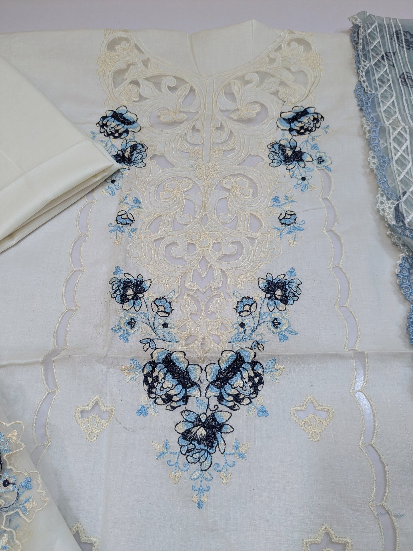 MARIA B LUXURIOUS LAWN WHITE AND BLUE