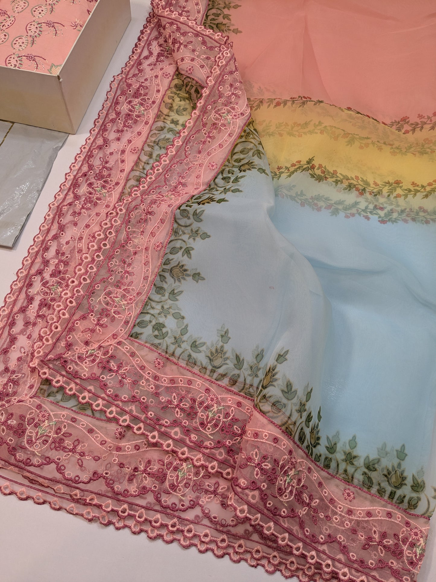 QALAMKAR HANIYA SAHIL KINARAY LUXURIOUS LAWN