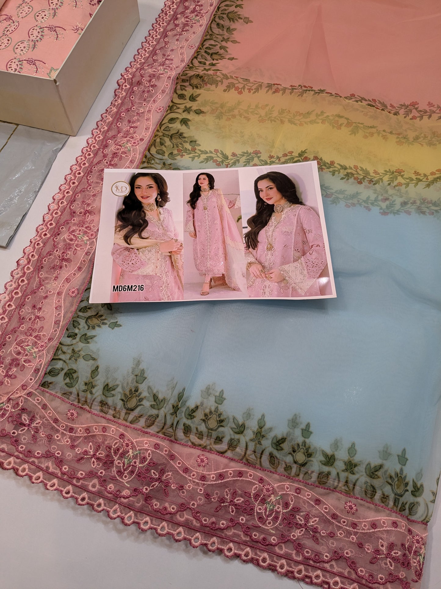 QALAMKAR HANIYA SAHIL KINARAY LUXURIOUS LAWN