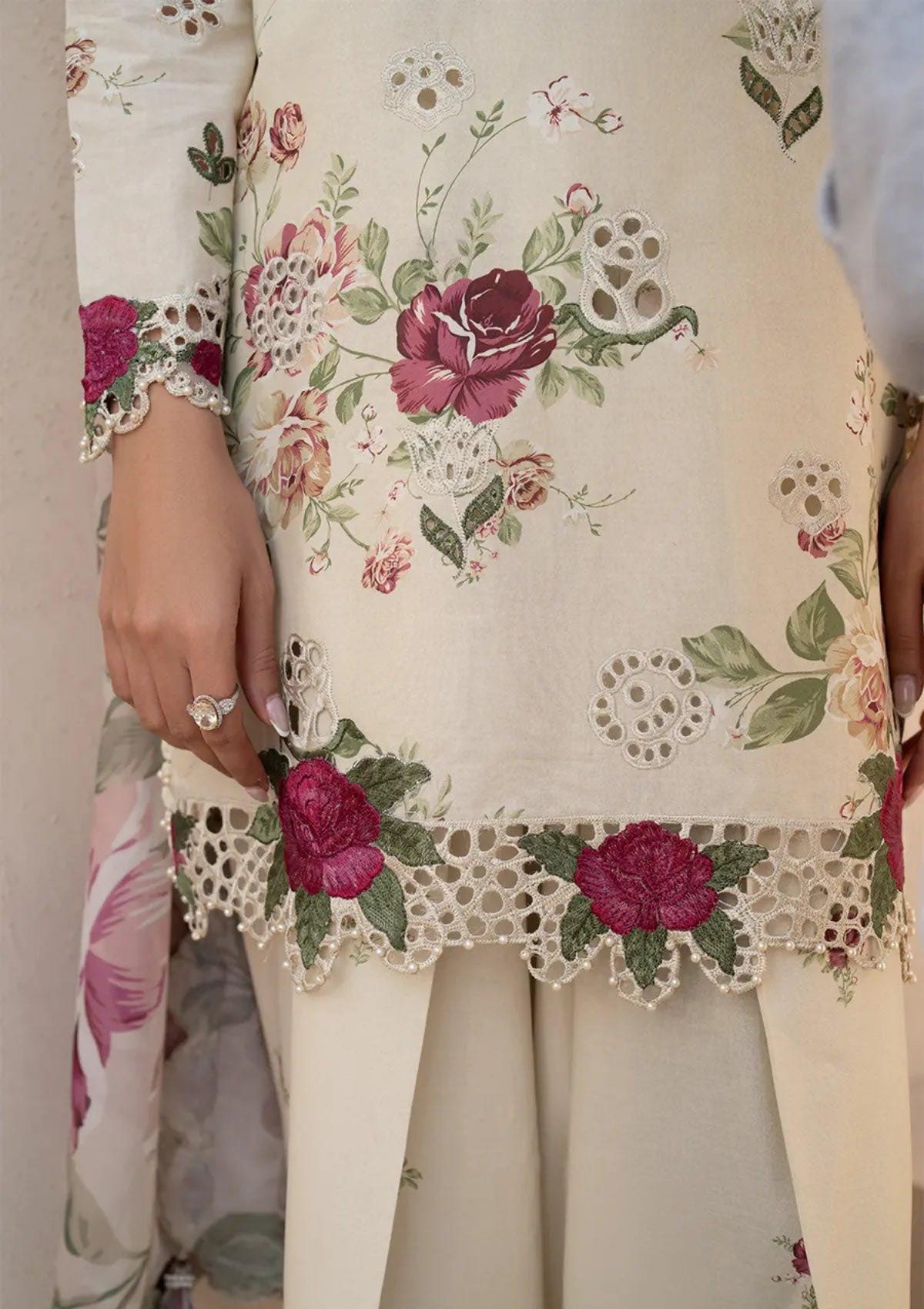 IZNIK CHIKENKARI EMB LAWN ROSE PRINT