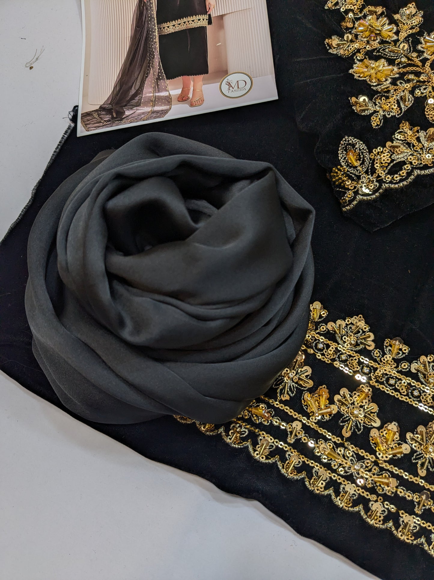 BAROQUE BLACK HAND EMBELLISHED VELVET 3PC