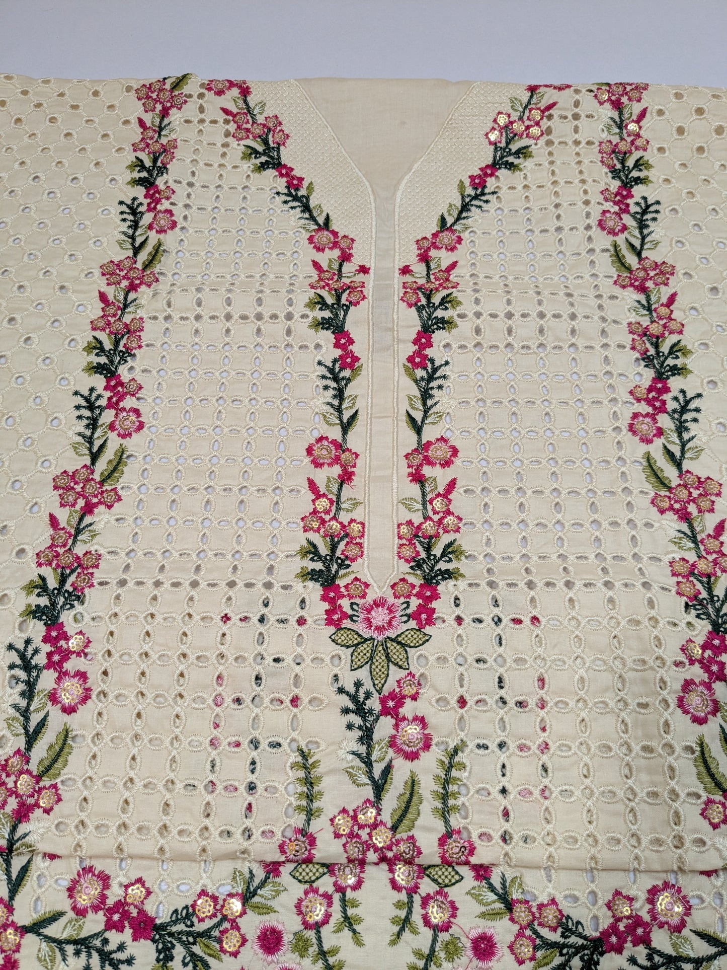 MAHNUR AMELIA LUXURIOUS CHIKENKARI LAWN