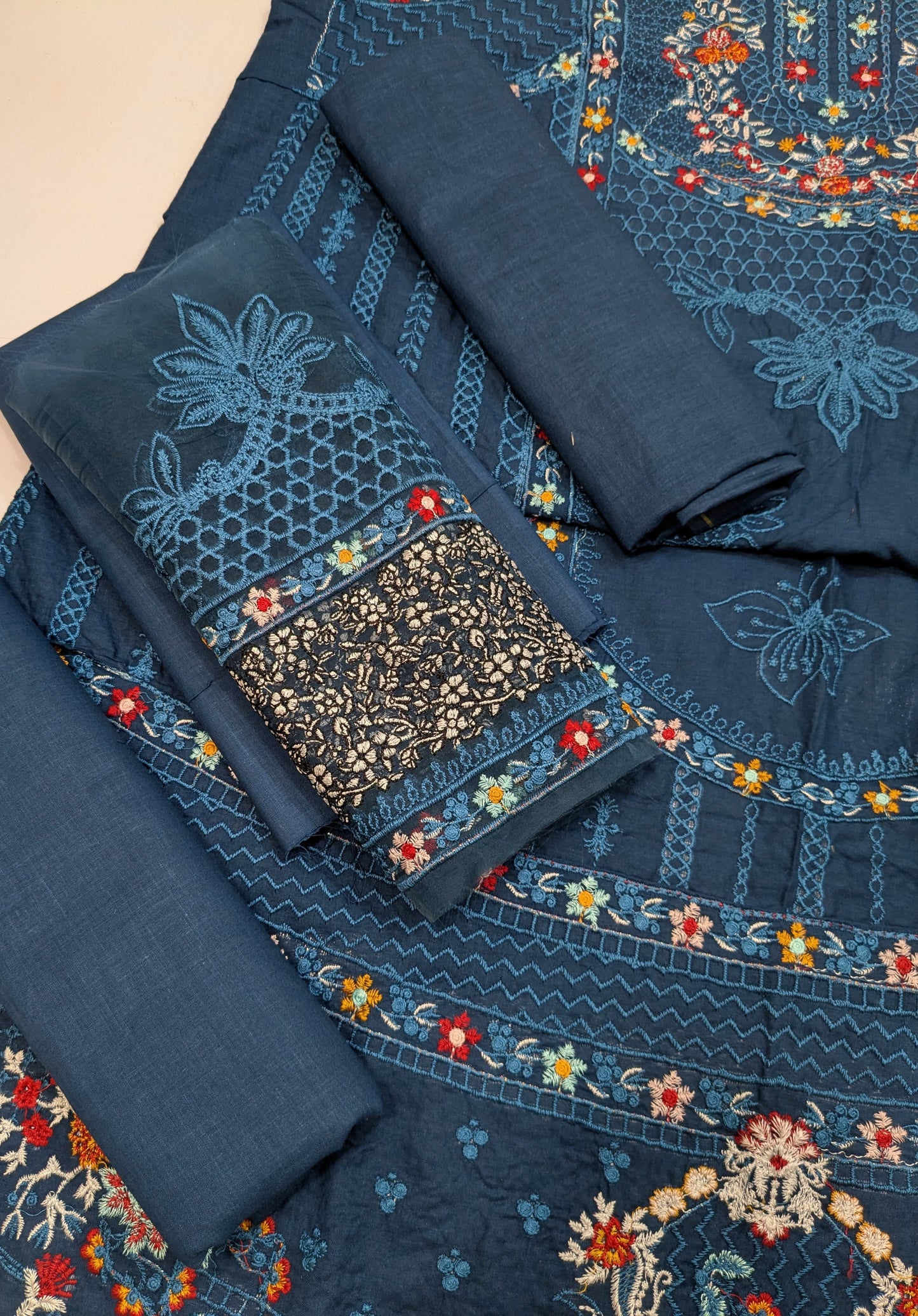 BIN ILYAS LUXURY LAWN CHIKENKARI EMBROIDERED