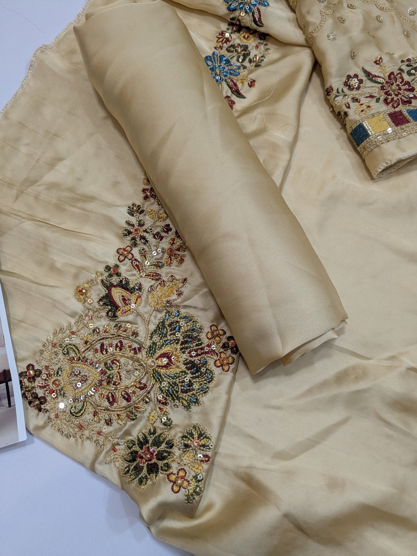 IZNIK FAWB SILK EMBROIDERED