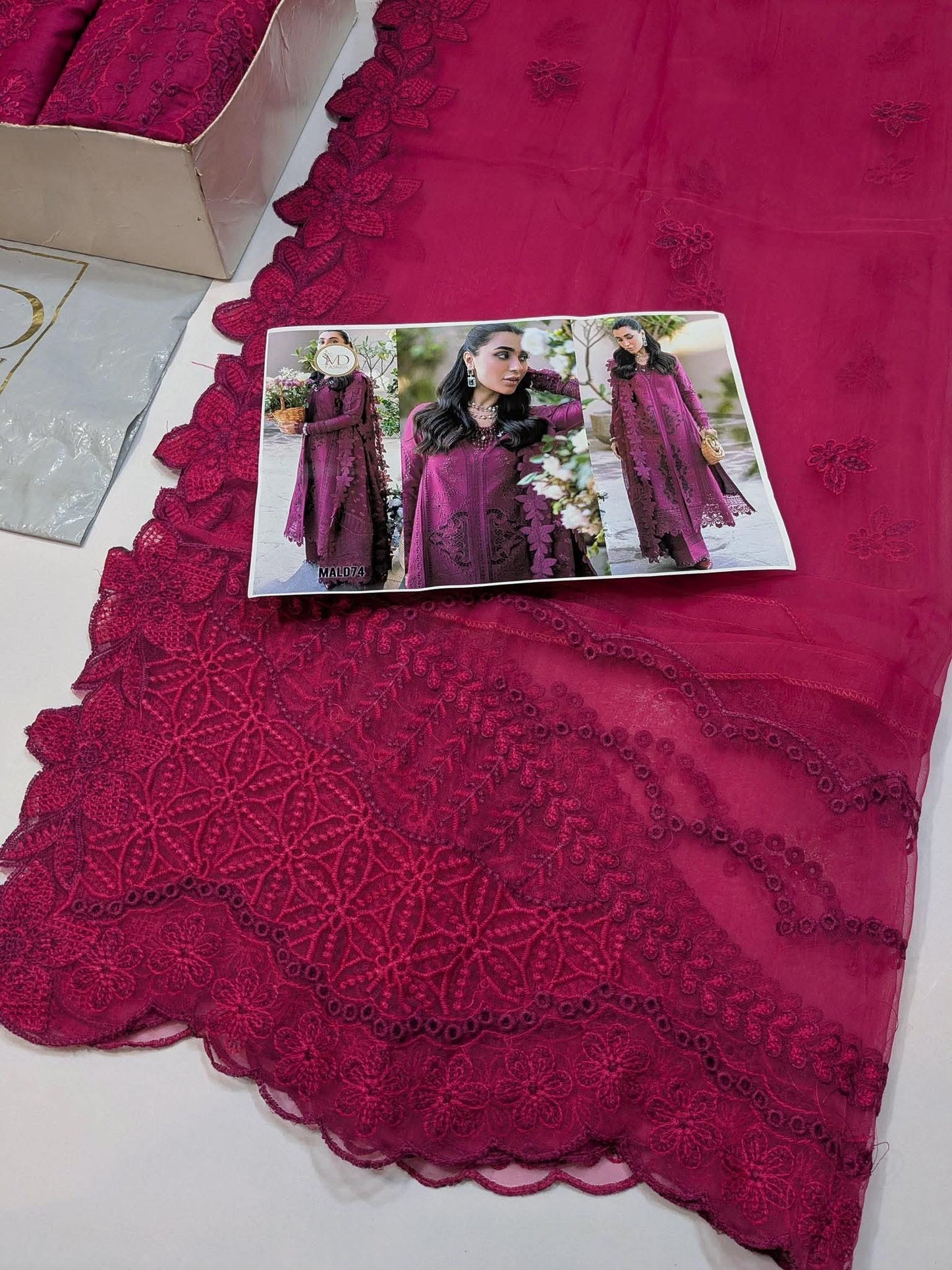 QALAMKAR MAGENTA SAHIL KINARAY LUXURIOUS LAWN