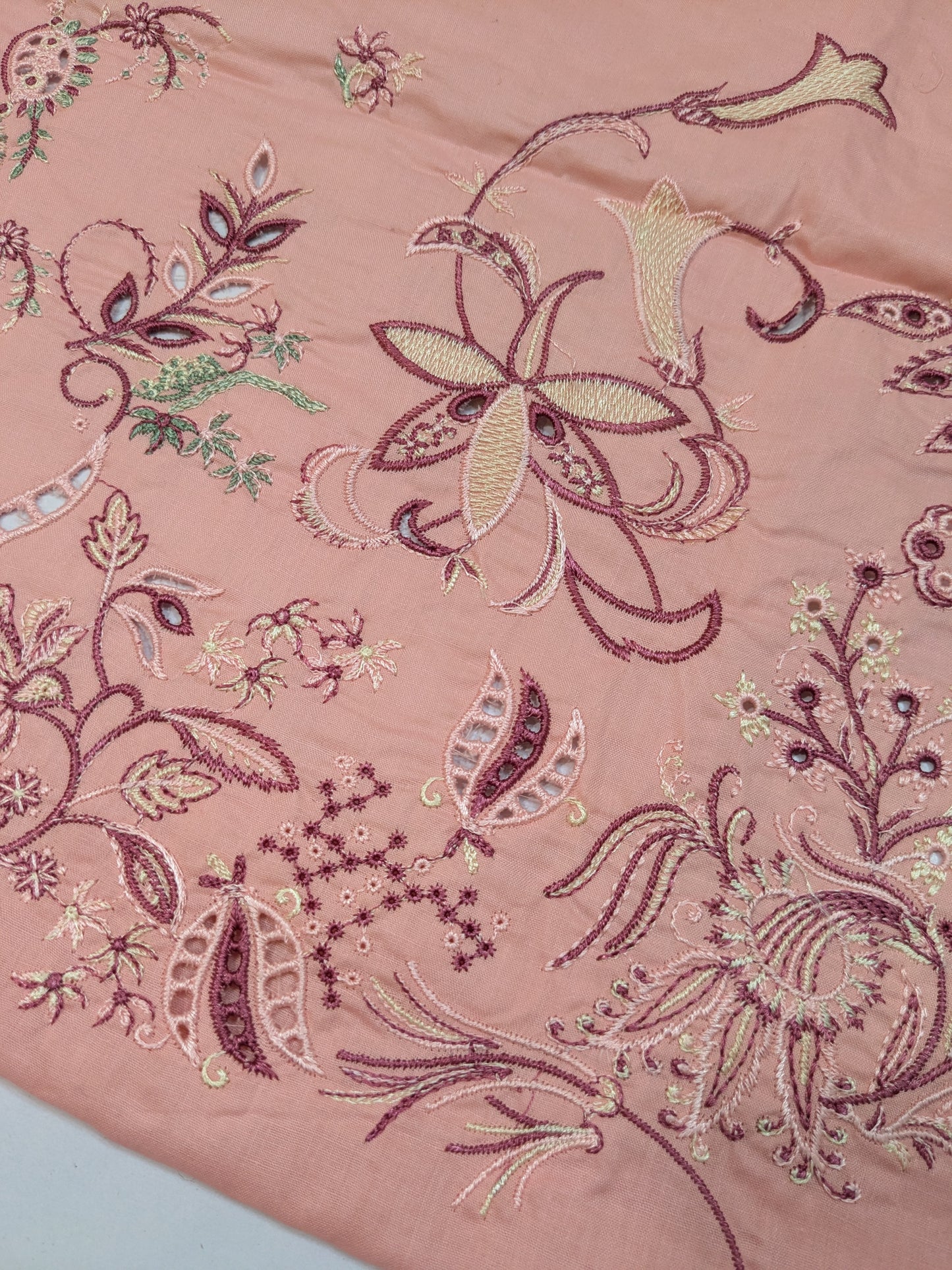 QALAMKAR HANIYA SAHIL KINARAY LUXURIOUS LAWN