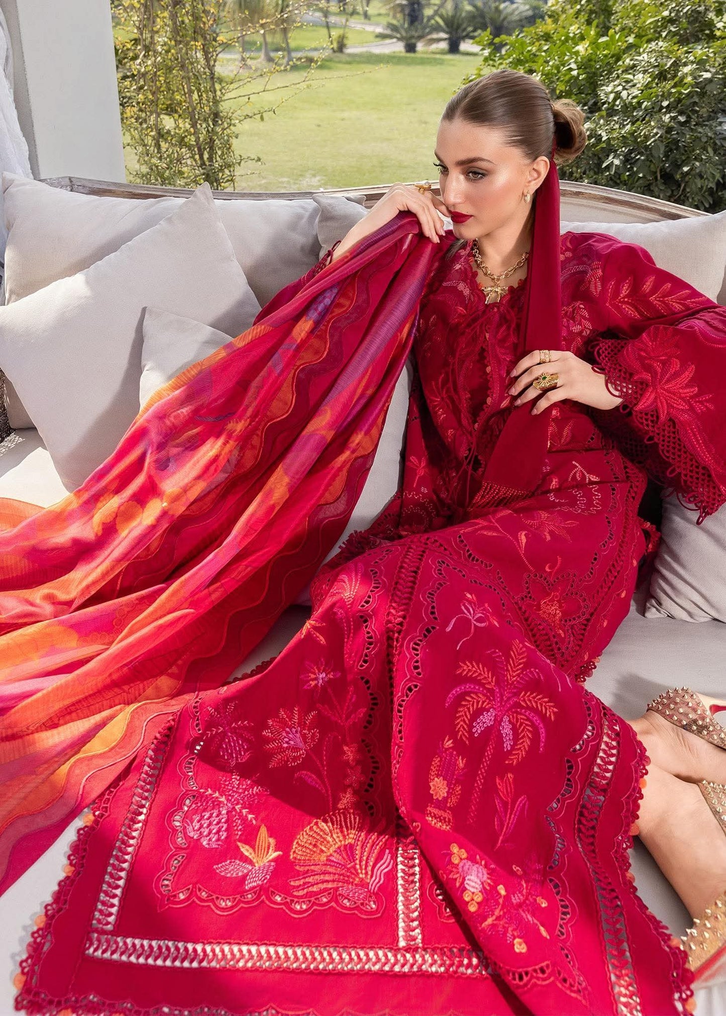 CRIMSON BEAUTY IN BLOOM D3A LUXURIOUS LAWN