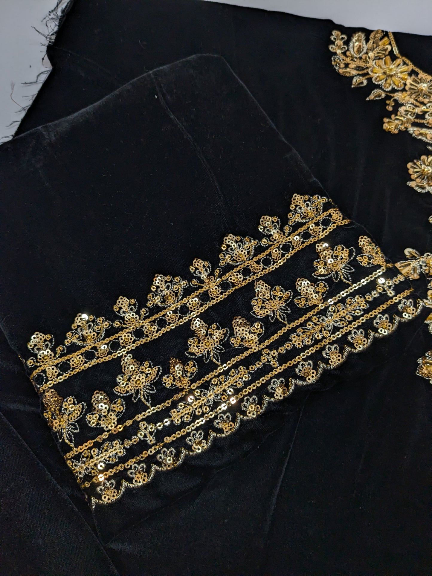 BAROQUE BLACK HAND EMBELLISHED VELVET 3PC