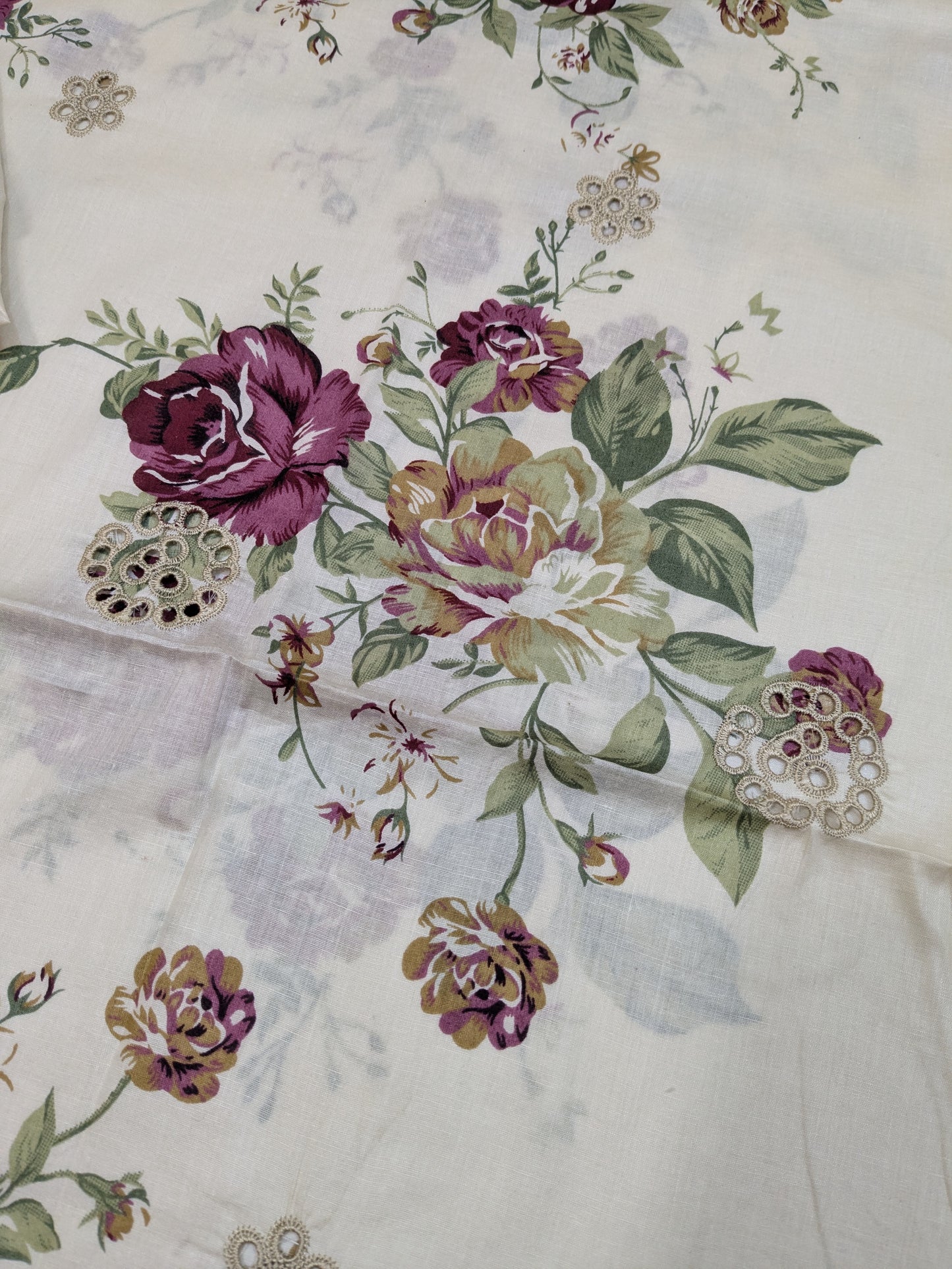 IZNIK CHIKENKARI EMB LAWN ROSE PRINT