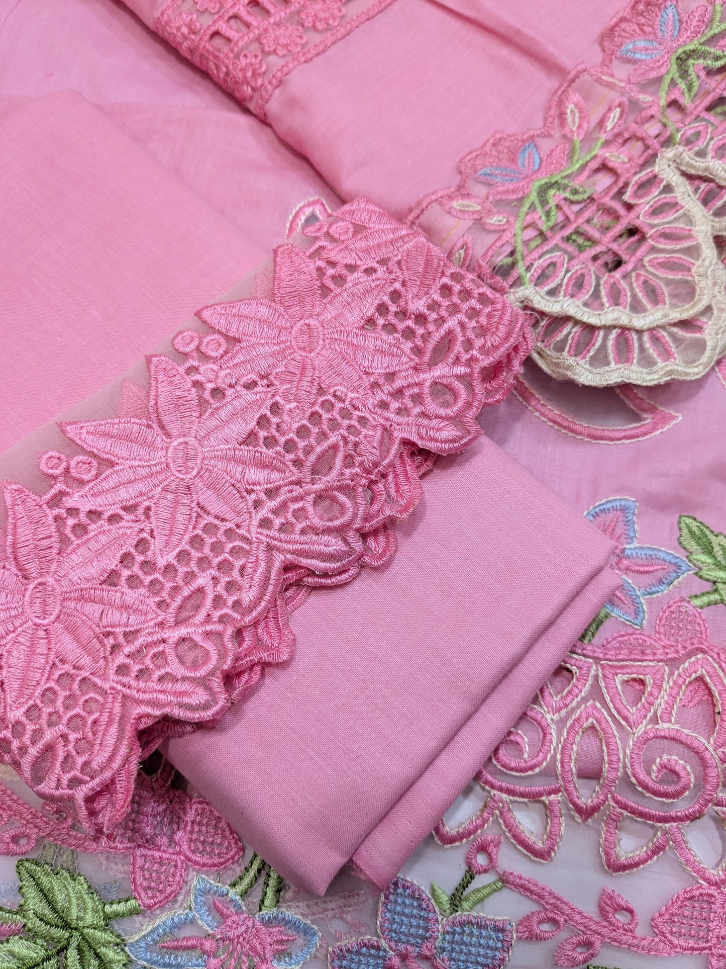 RANG RASIYA NATALIA ROSE PINK LUXURY CHIKANKARI LAWN 3 PIECE