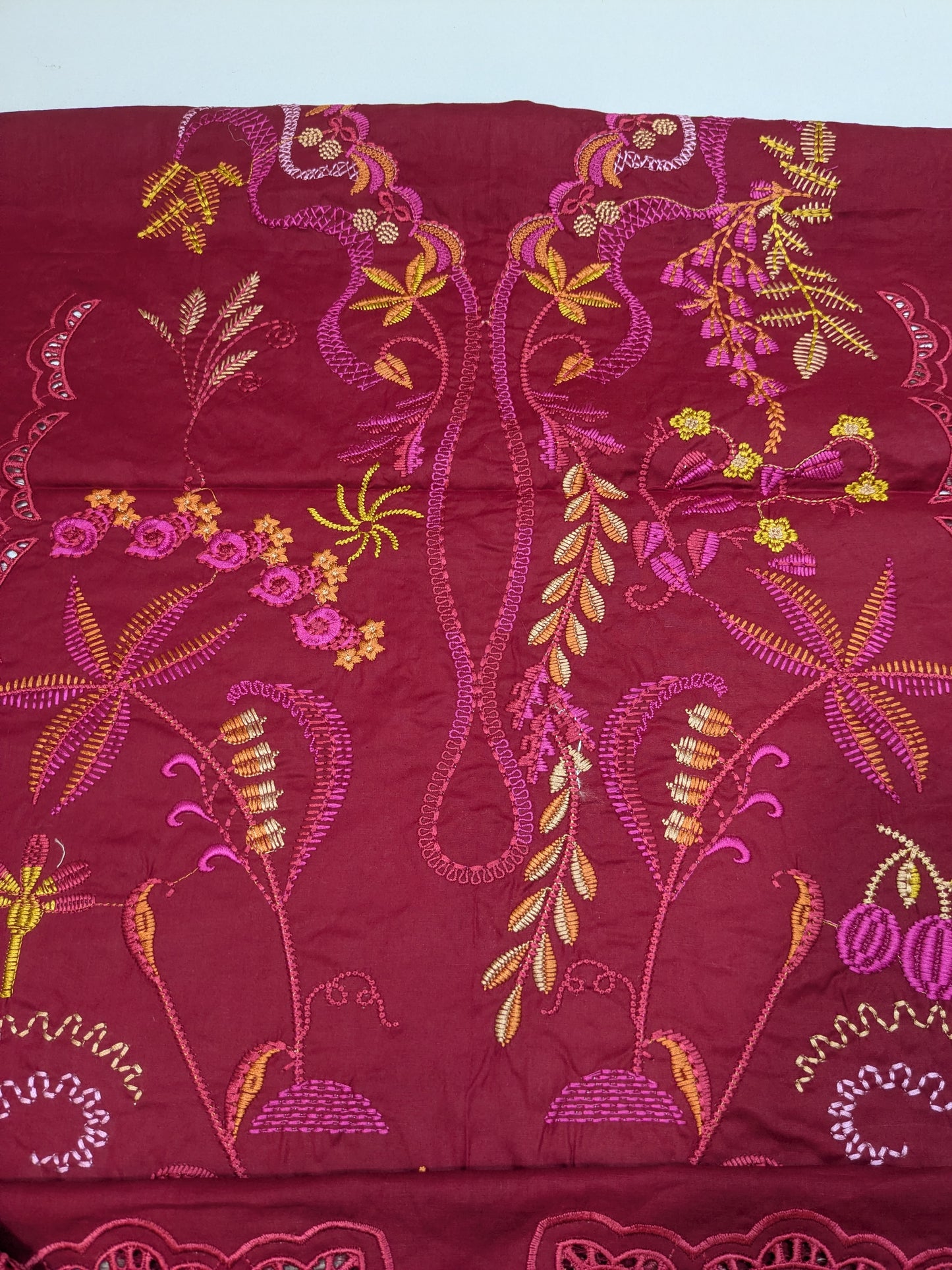 CRIMSON BEAUTY IN BLOOM D3A LUXURIOUS LAWN