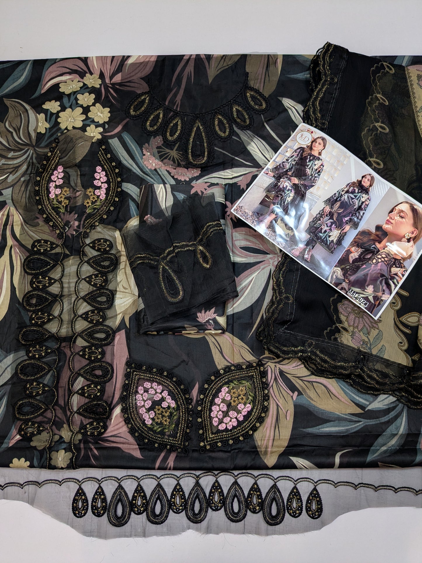 BAROQUE BLACK MOTIV LAWN PRINTED EMBROIDERED