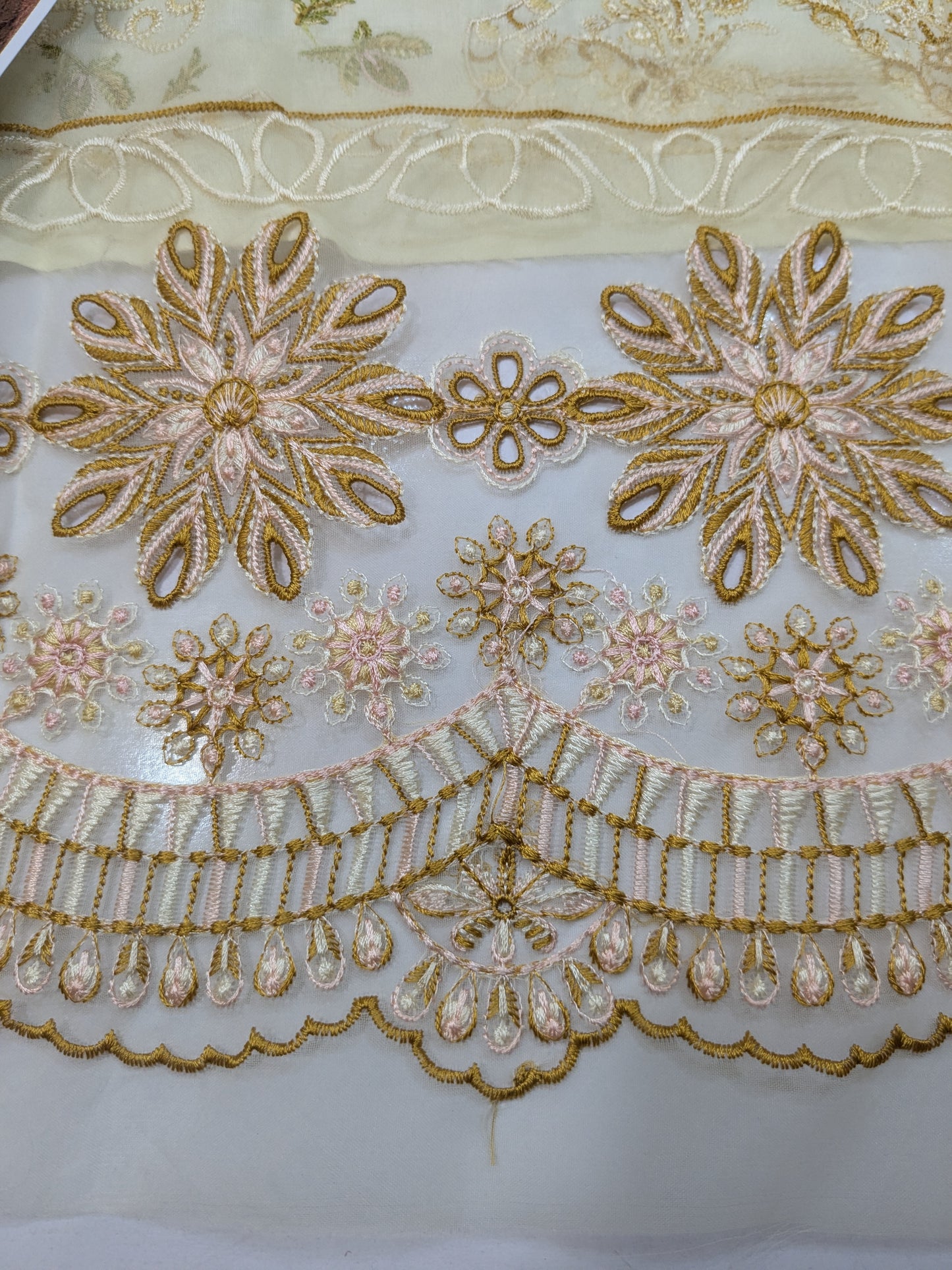 QALAMKAR SAFA SAHIL LUXURIOUS LAWN