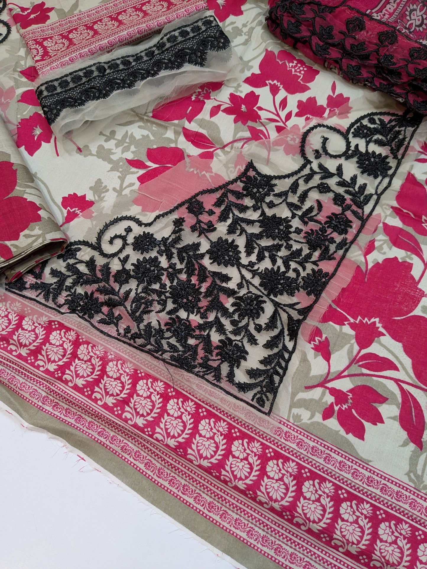 ZAINAB CHOTANI NYSA LAWN PRINTED EMBROIDERED