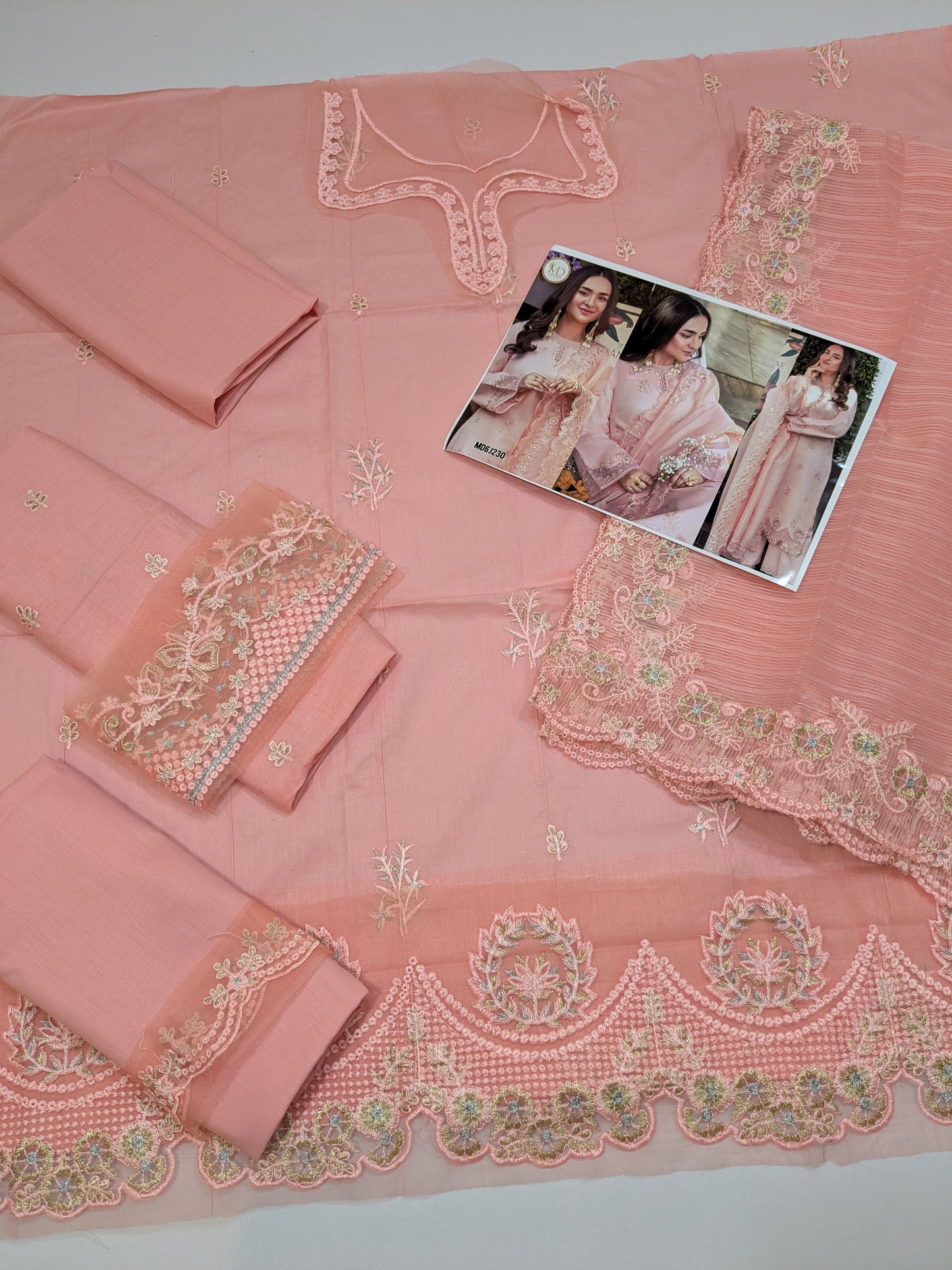 Rang Rasiya Eshal Luxury Lawn Embroidered