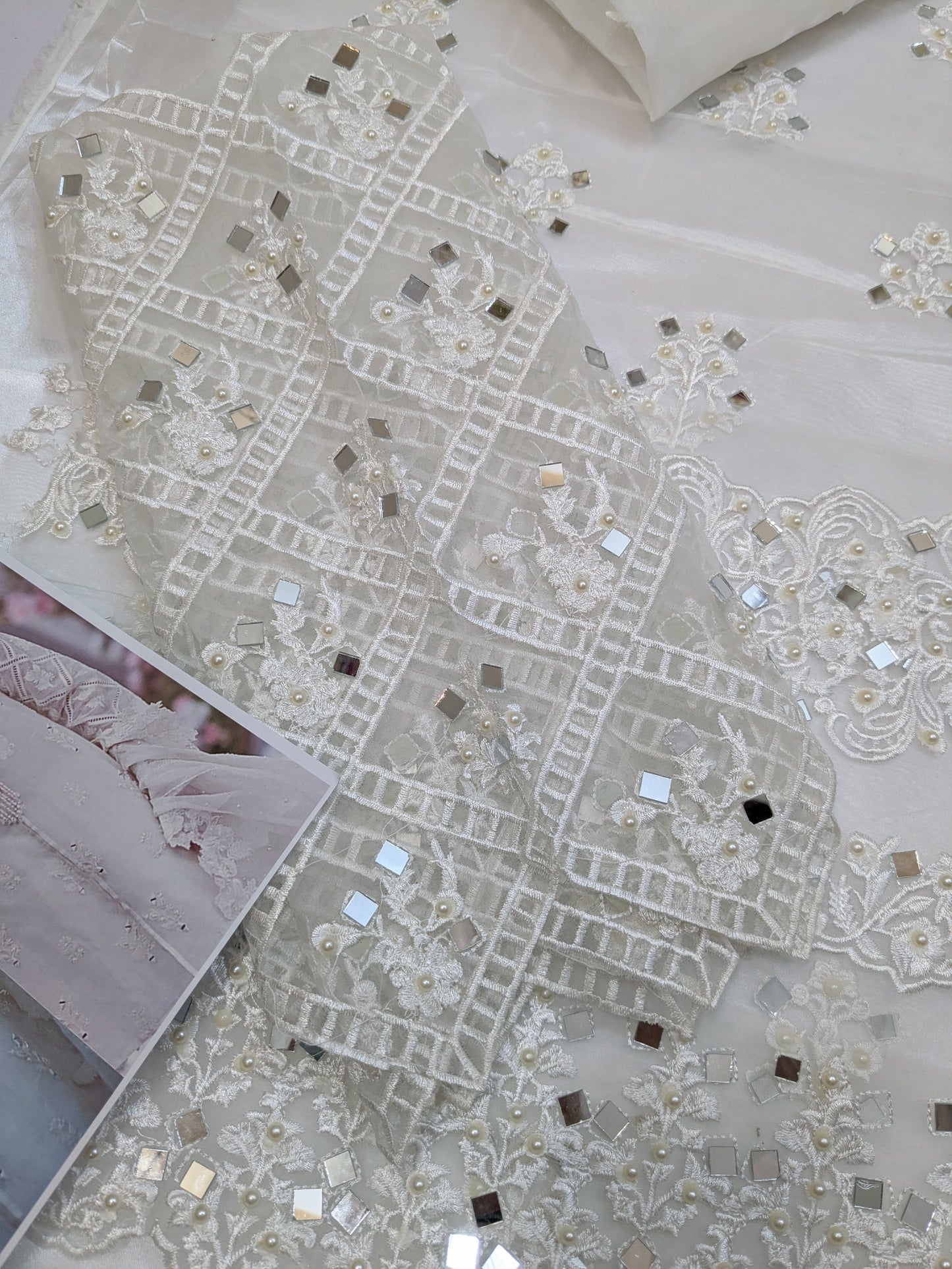 ZAINAB SALMAN WHITE MIRROR WORK 3PCS UNSTICH