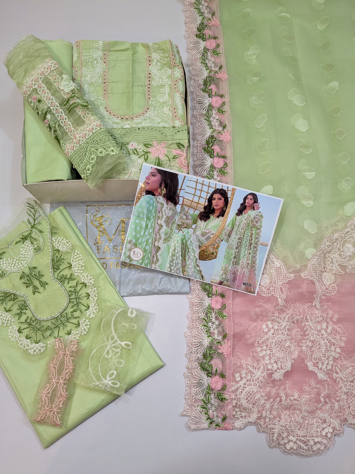 CRIMSON  SEAFOAM GREEN LUXURY LAWN DIL DUPPATA