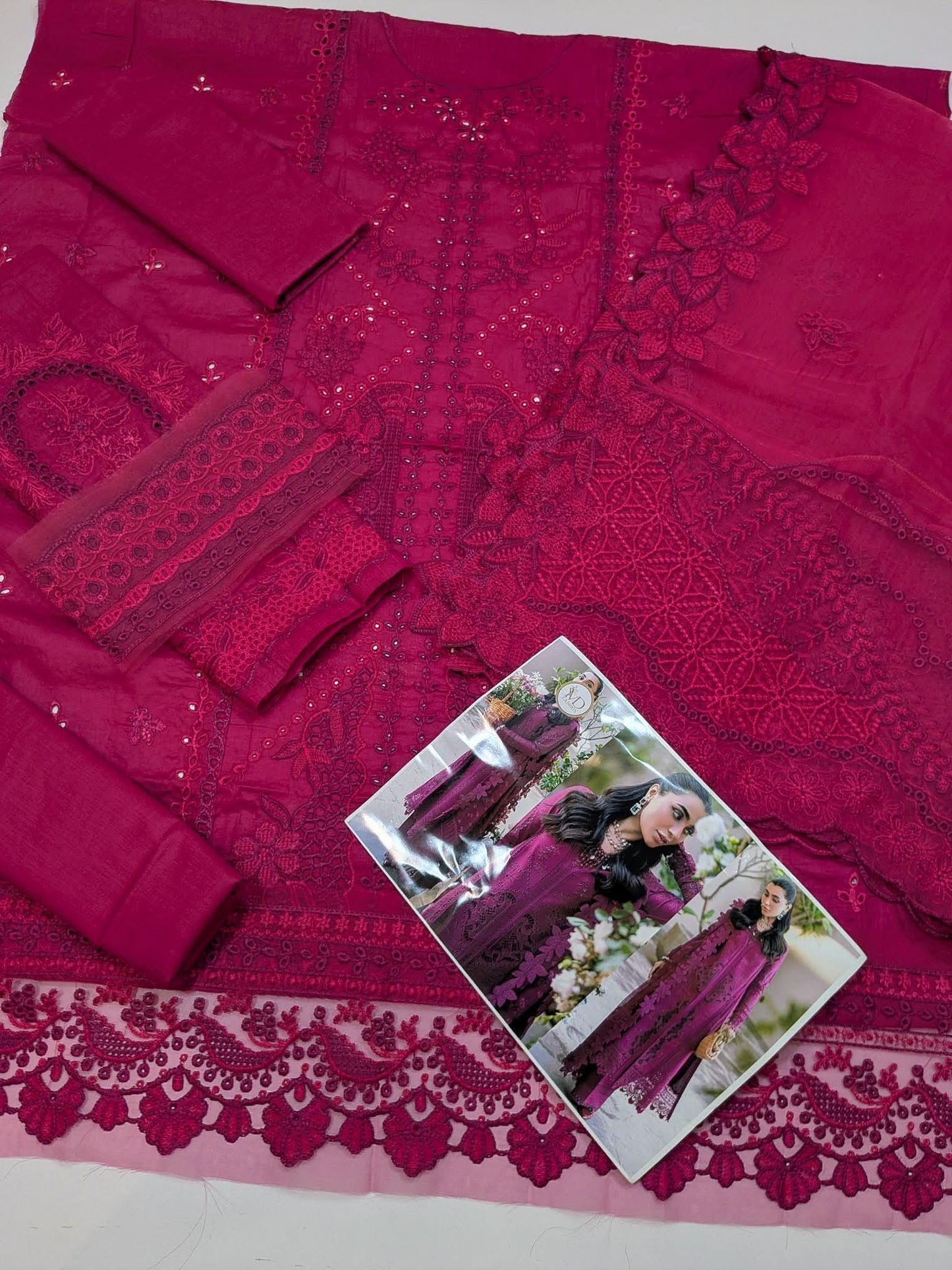 QALAMKAR MAGENTA SAHIL KINARAY LUXURIOUS LAWN