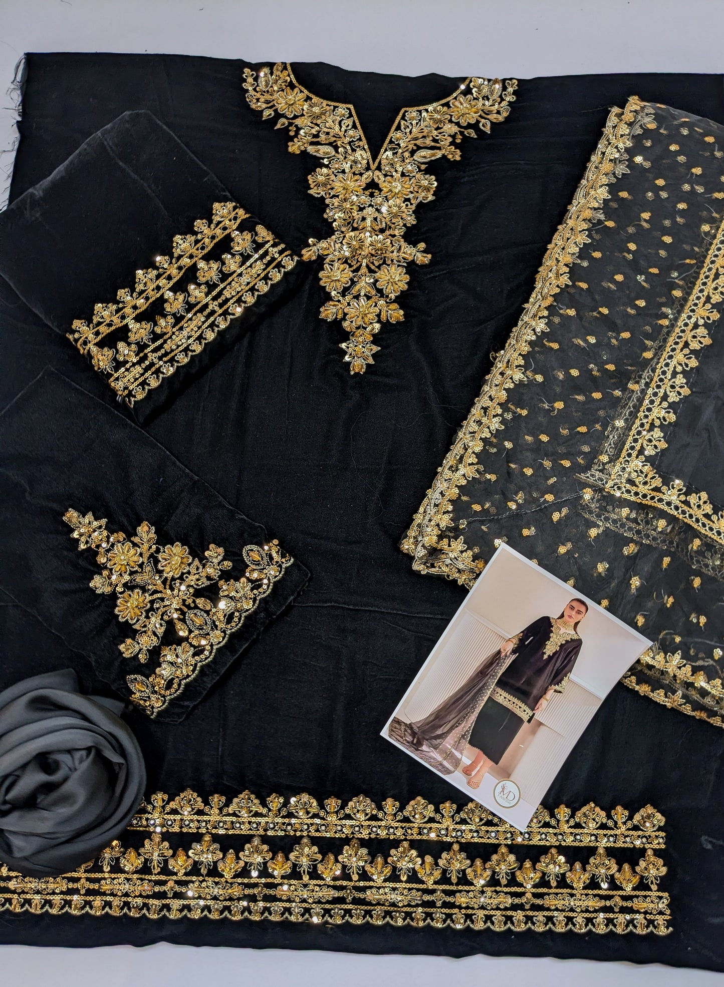 BAROQUE BLACK HAND EMBELLISHED VELVET 3PC