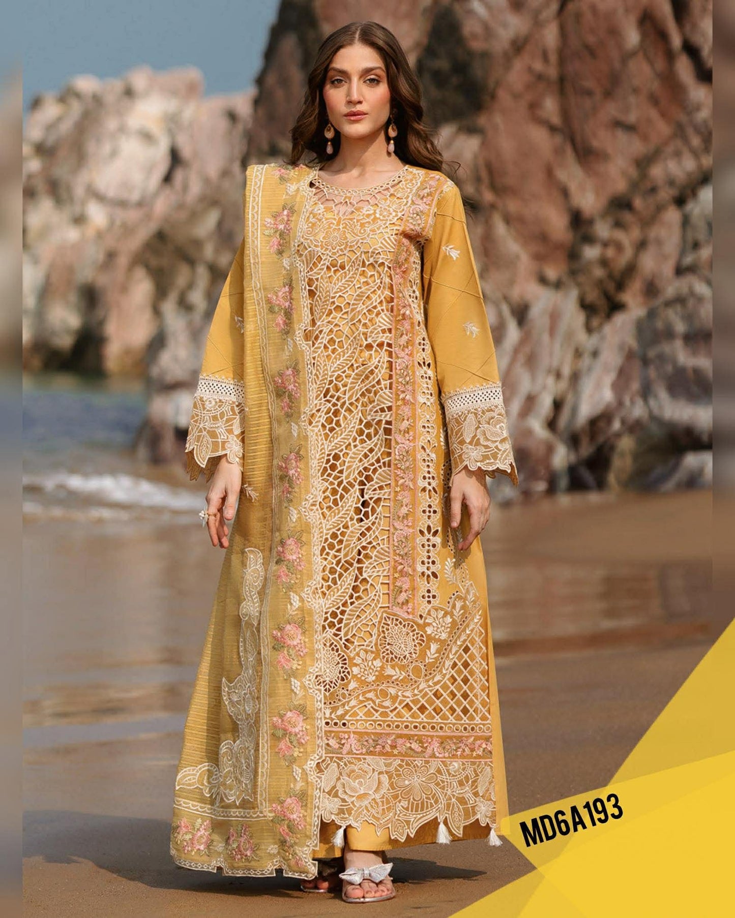 MAHNUR DAHLIA SIRENE YELLOW LUXURIOUS LAWN