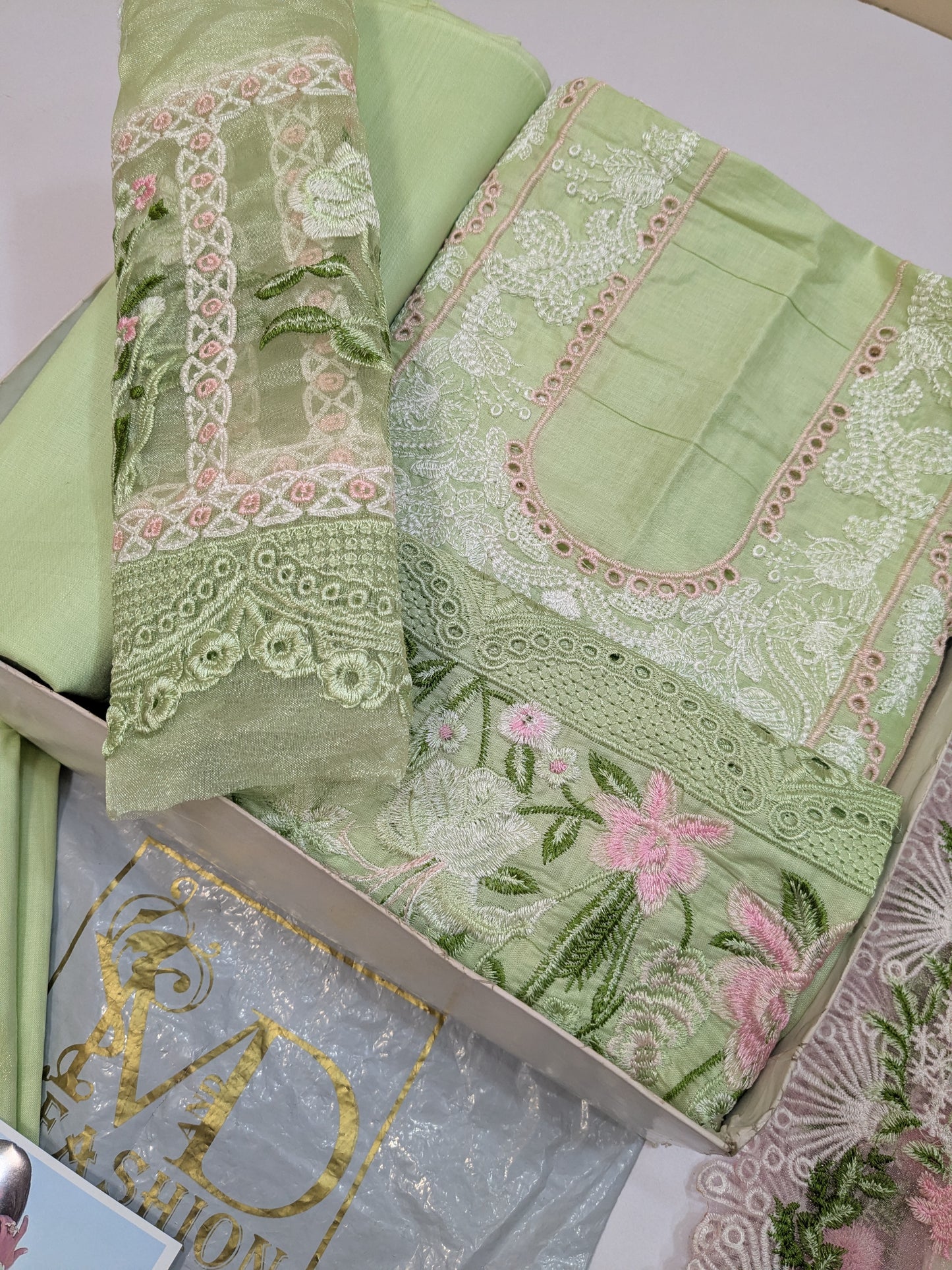CRIMSON  SEAFOAM GREEN LUXURY LAWN DIL DUPPATA