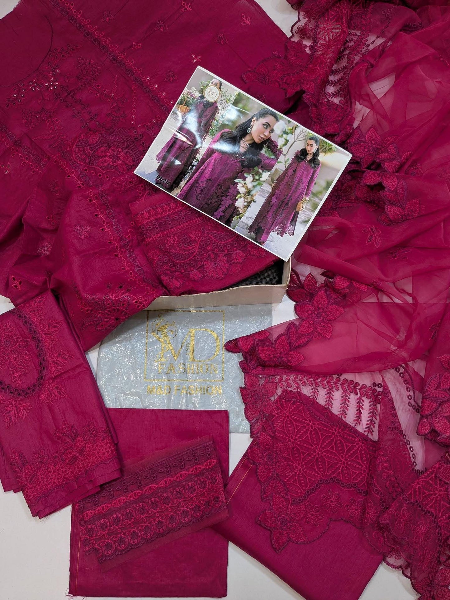 QALAMKAR MAGENTA SAHIL KINARAY LUXURIOUS LAWN