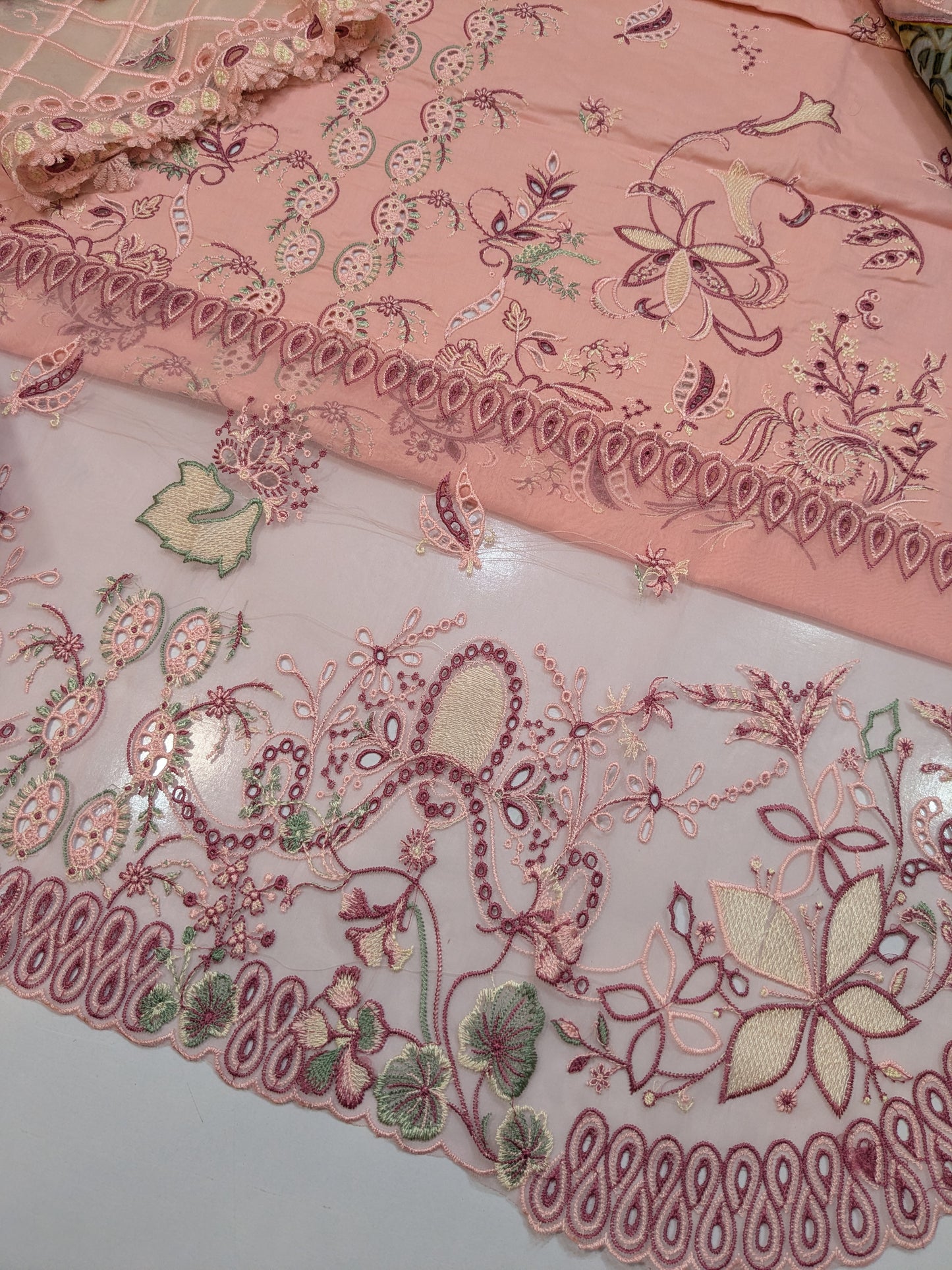QALAMKAR HANIYA SAHIL KINARAY LUXURIOUS LAWN