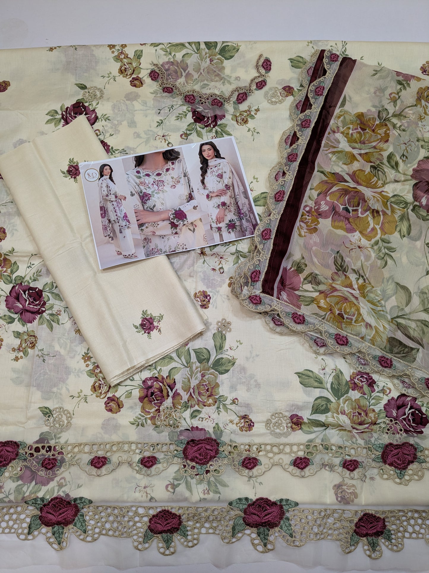 IZNIK CHIKENKARI EMB LAWN ROSE PRINT